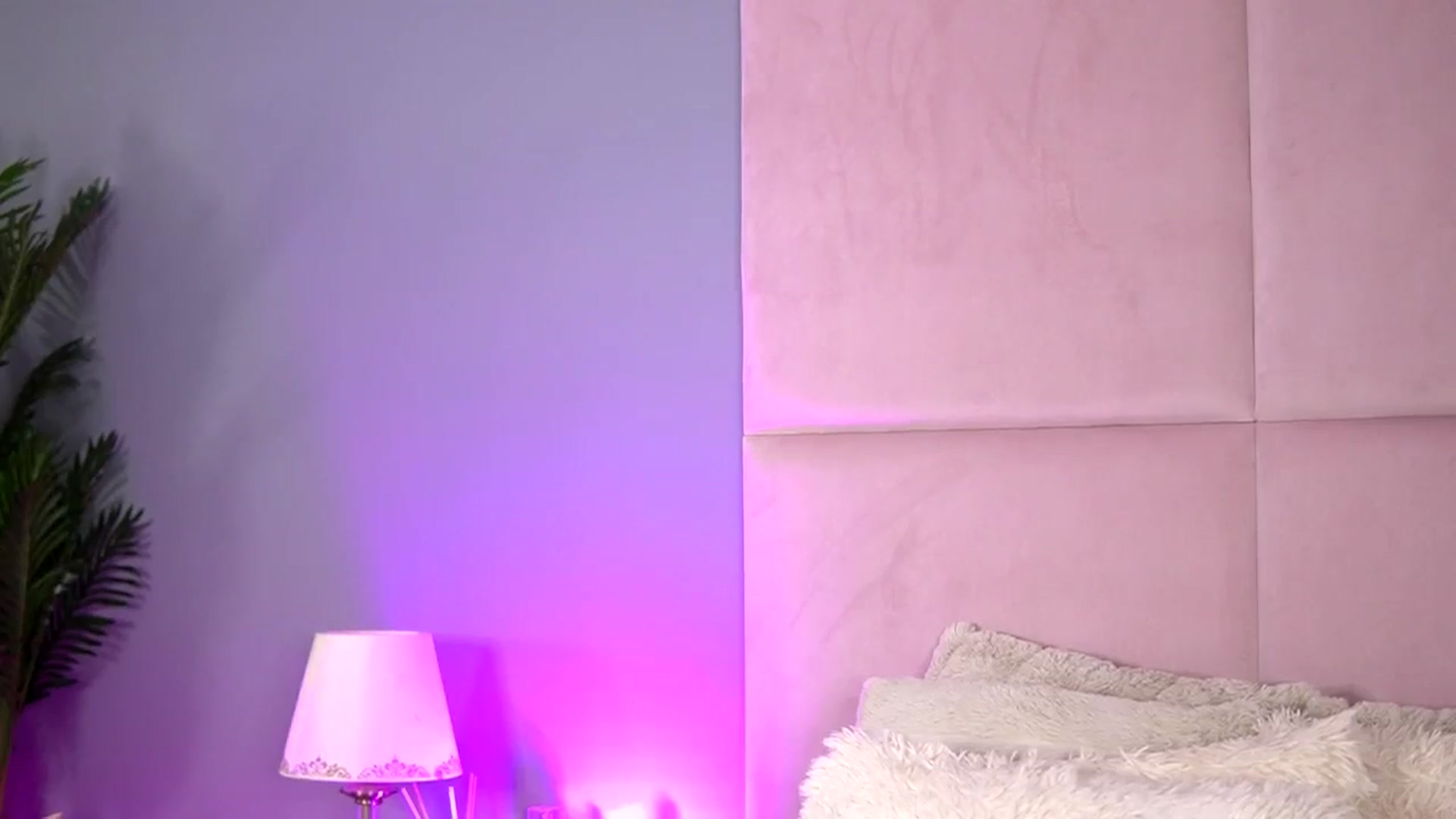 Gallery image thumbnail from Alma_Luv's myfreecams stream on, 11/13/2024, 13:32 image 4 of 20