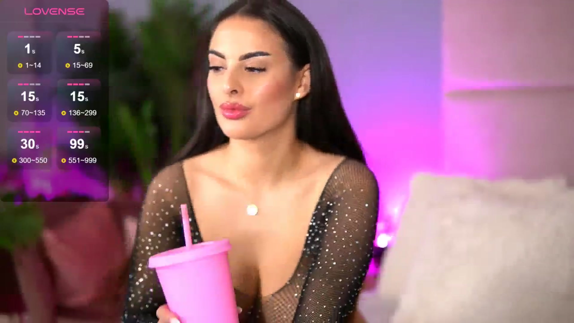 Gallery image thumbnail from Alma_Luv's myfreecams stream on, 01/20/2025, 07:48 image 2 of 20