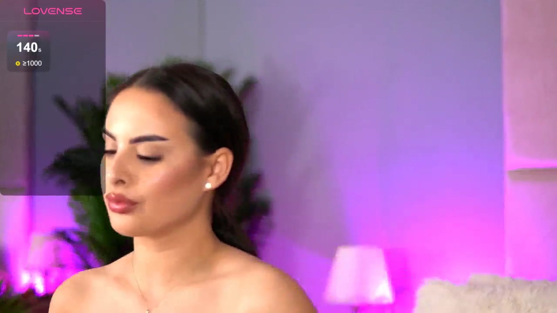 Gallery image thumbnail from Alma_Luv's myfreecams stream on, 01/21/2025, 13:33 image 19 of 20