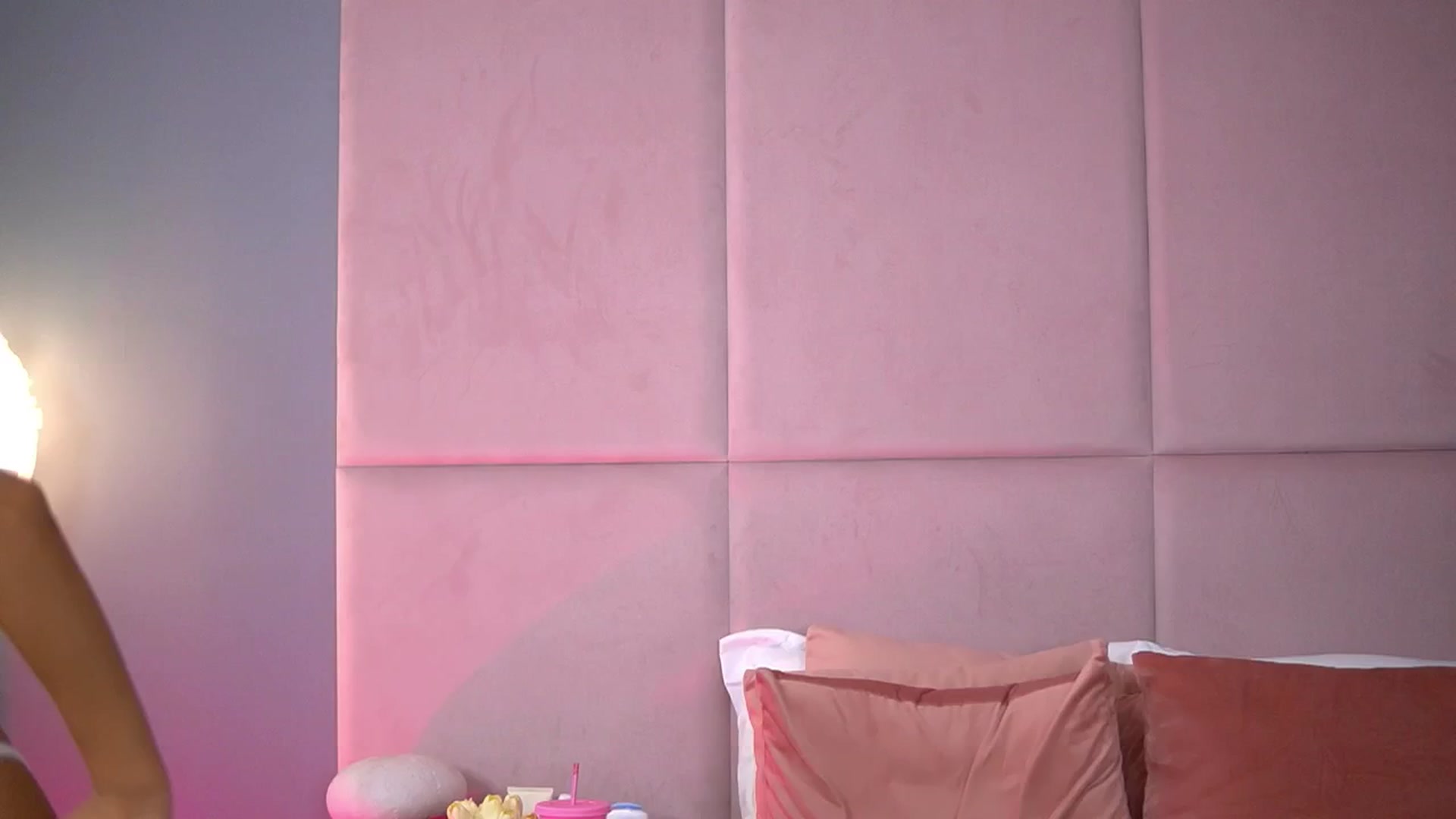 Gallery image thumbnail from Alma_Luv's myfreecams stream on, 09/16/2025, 12:23 image 19 of 20