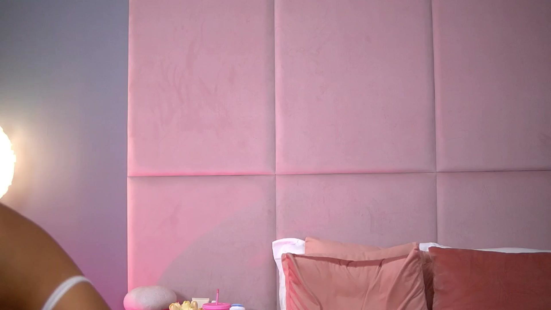 Gallery image thumbnail from Alma_Luv's myfreecams stream on, 09/16/2025, 12:23 image 18 of 20