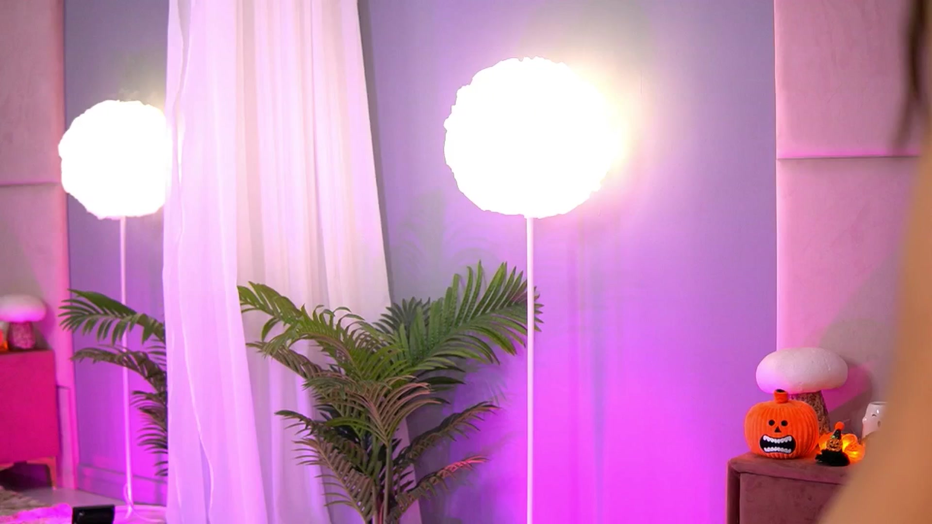 Gallery image thumbnail from Alma_Luv's myfreecams stream on, 10/19/2025, 11:58 image 1 of 20