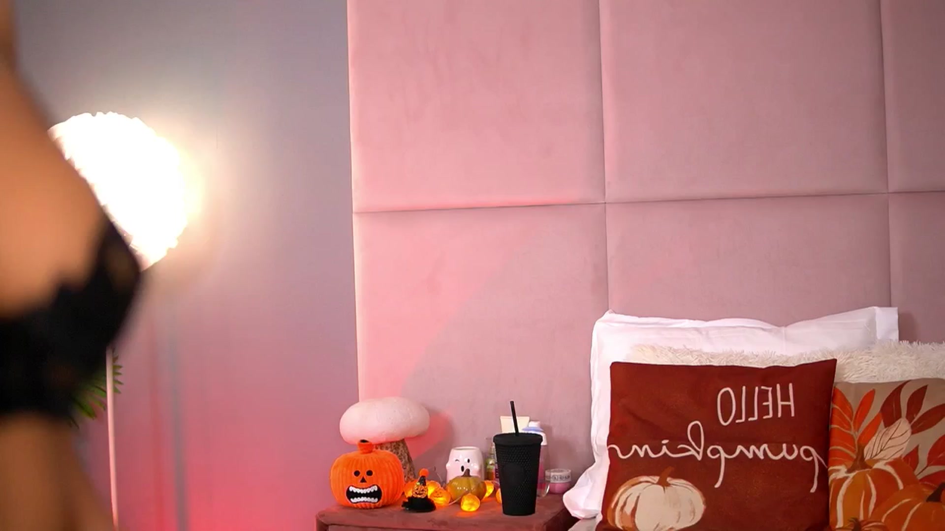 Gallery image thumbnail from Alma_Luv's myfreecams stream on, 10/21/2025, 12:27 image 20 of 20