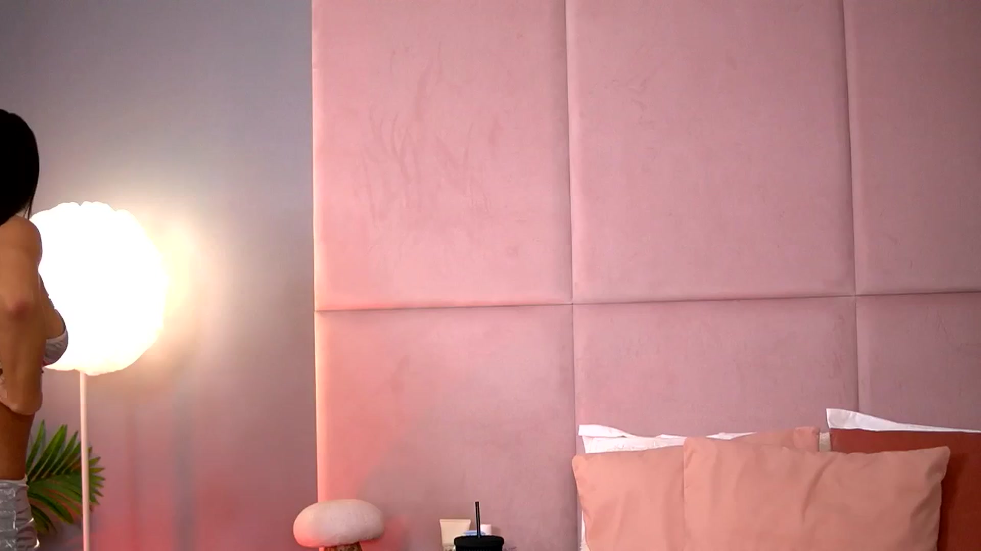 Gallery image thumbnail from Alma_Luv's myfreecams stream on, 12/02/2025, 11:21 image 6 of 20