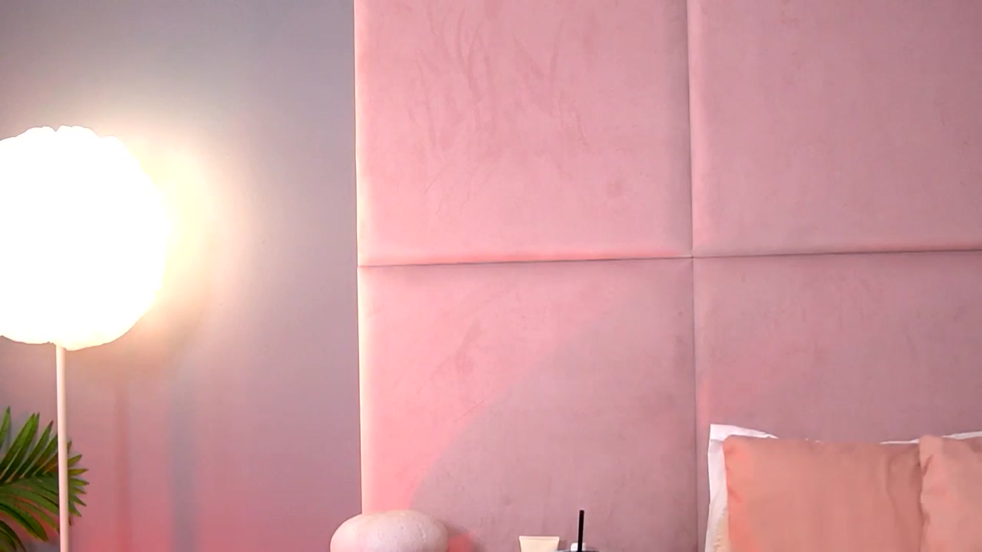 Gallery image thumbnail from Alma_Luv's myfreecams stream on, 12/04/2025, 13:12 image 20 of 20