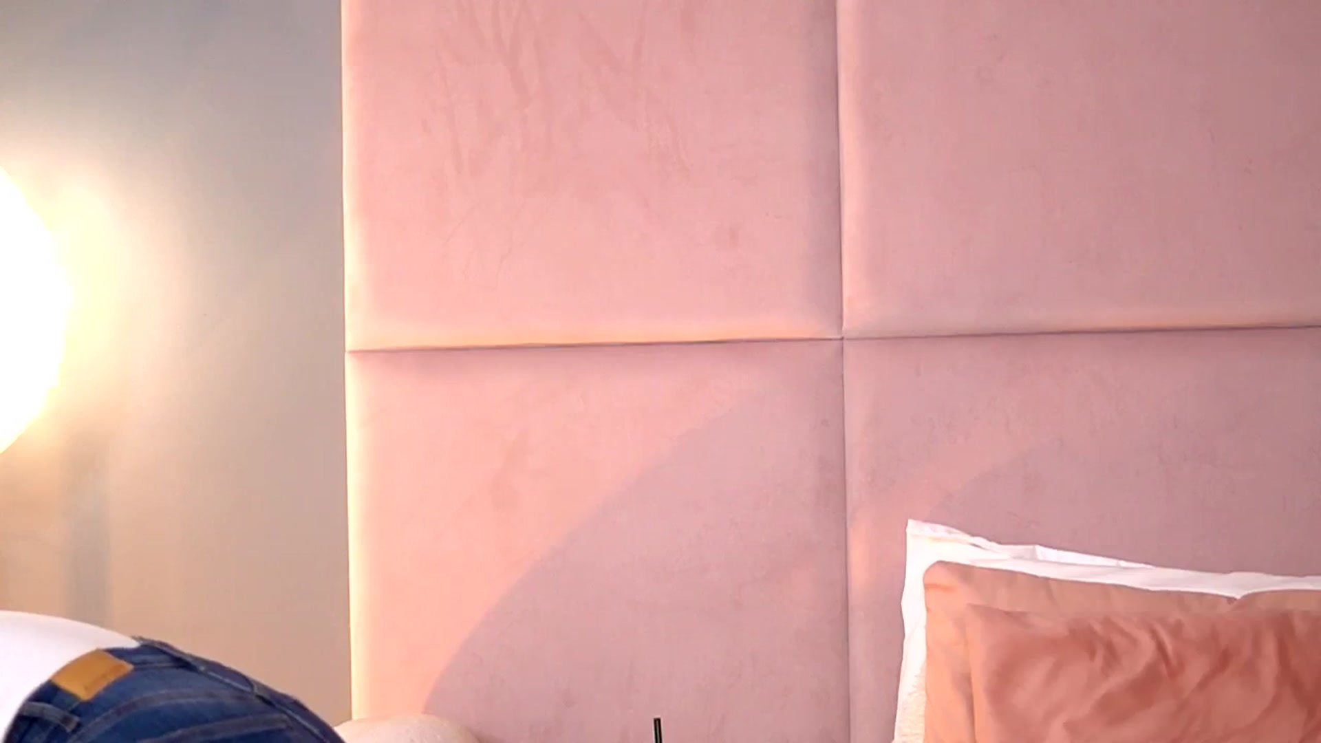 Gallery image thumbnail from Alma_Luv's myfreecams stream on, 12/06/2025, 13:37 image 19 of 20