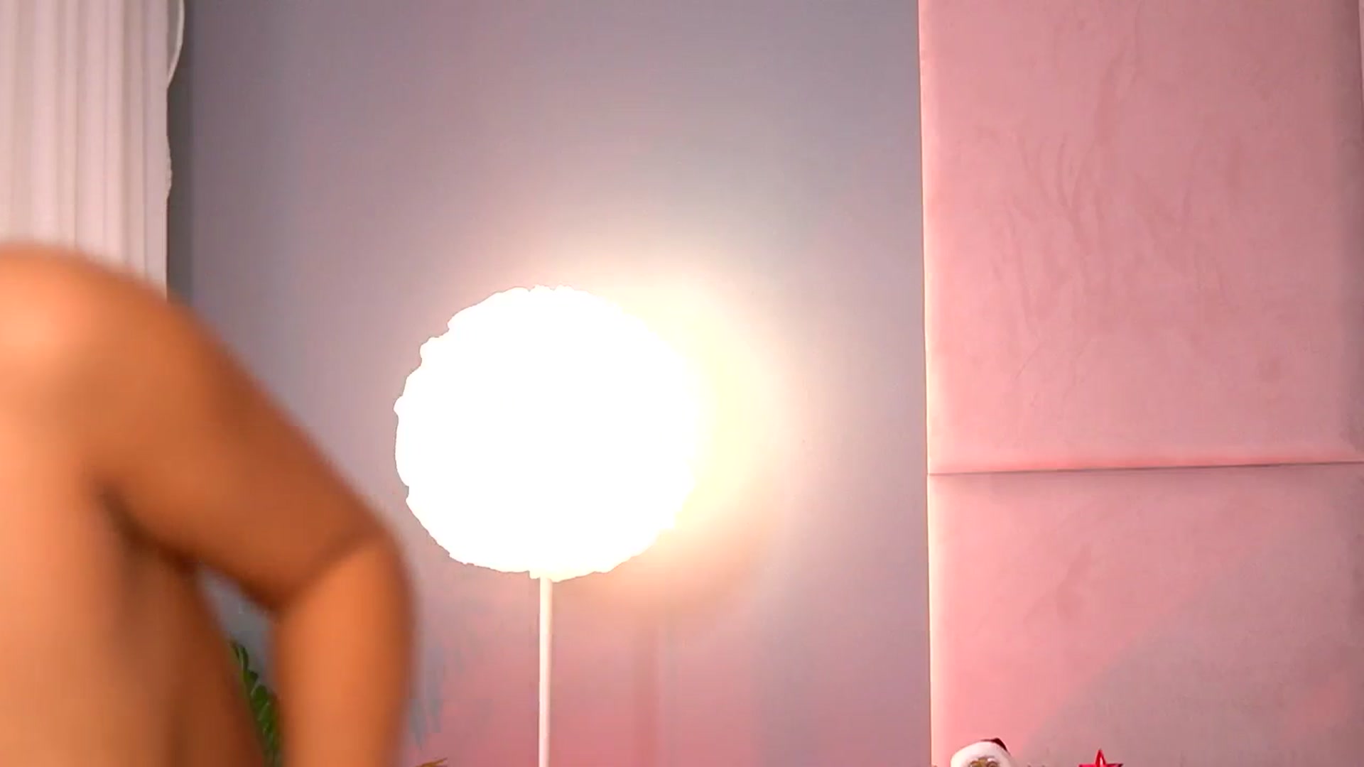 Gallery image thumbnail from Alma_Luv's myfreecams stream on, 12/15/2025, 11:31 image 18 of 20