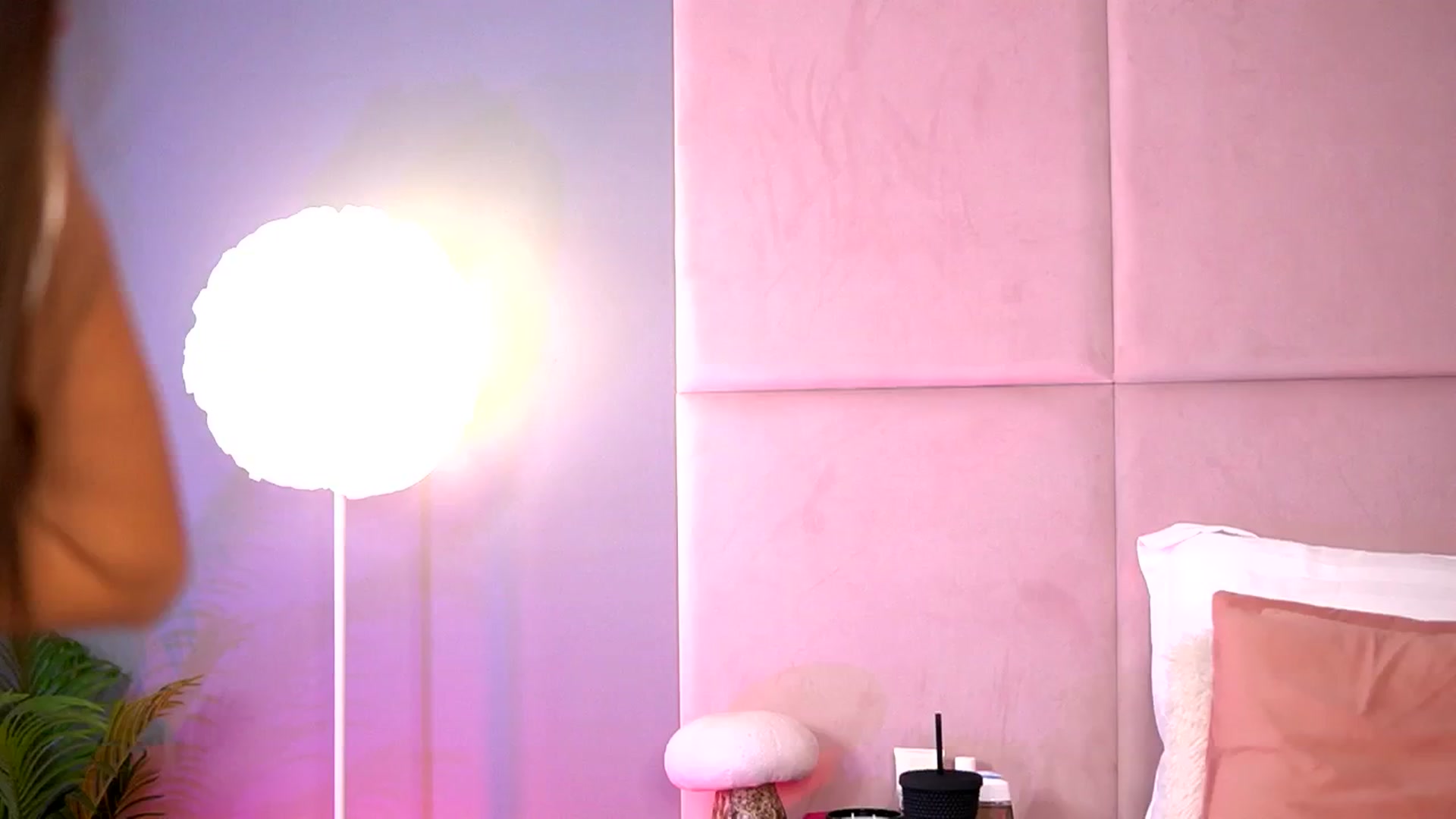 Gallery image thumbnail from Alma_Luv's myfreecams stream on, 01/13/2026, 13:01 image 17 of 20