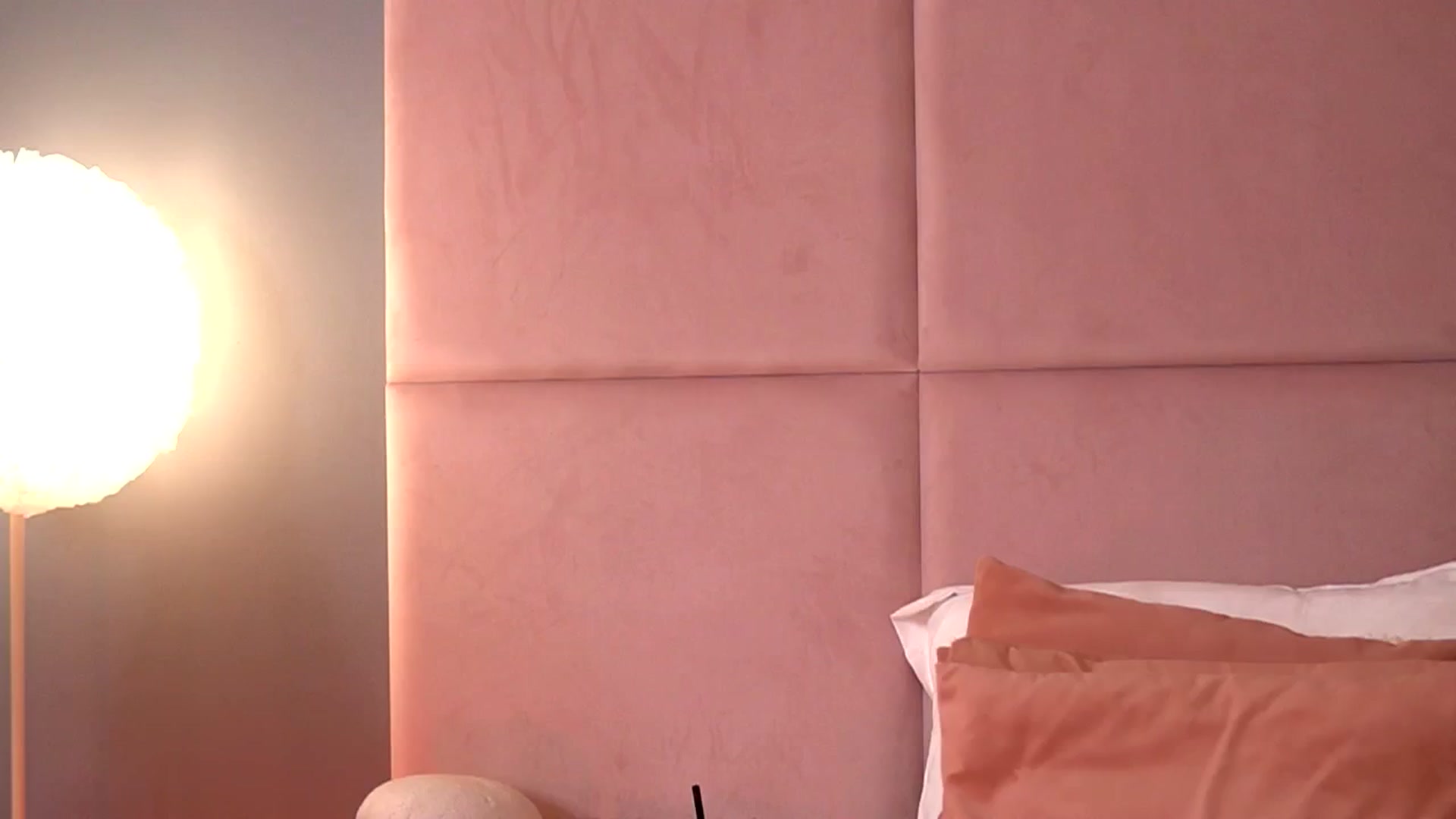 Gallery image thumbnail from Alma_Luv's myfreecams stream on, 04/22/2026, 10:37 image 10 of 20