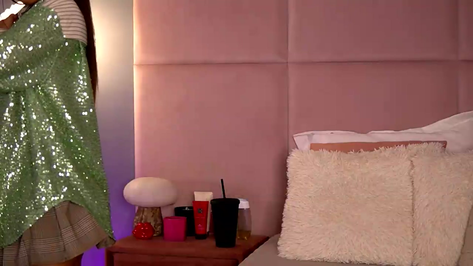 Gallery image thumbnail from Alma_Luv's myfreecams stream on, 08/27/2026, 12:42 image 11 of 20