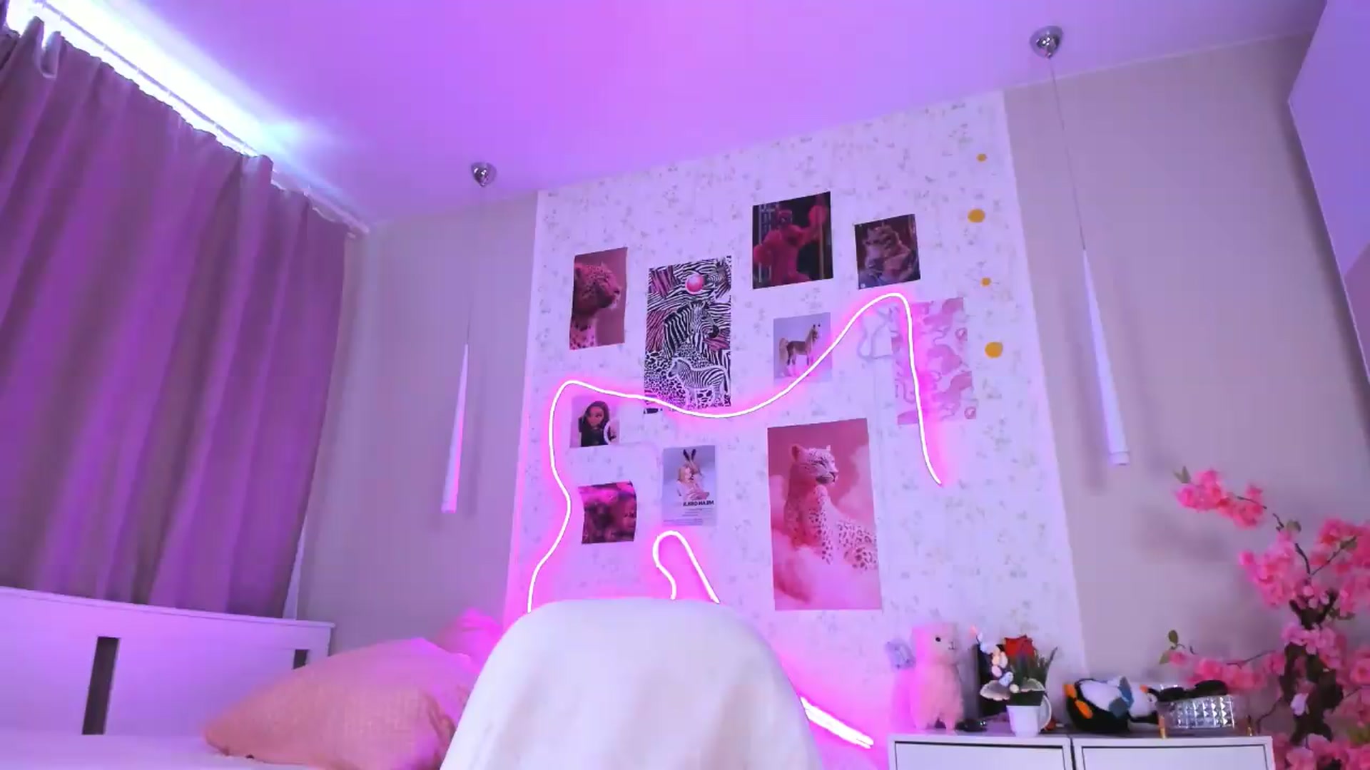 Gallery image thumbnail from Aln_Xxx's myfreecams stream on, 05/10/2026, 09:12 image 11 of 20