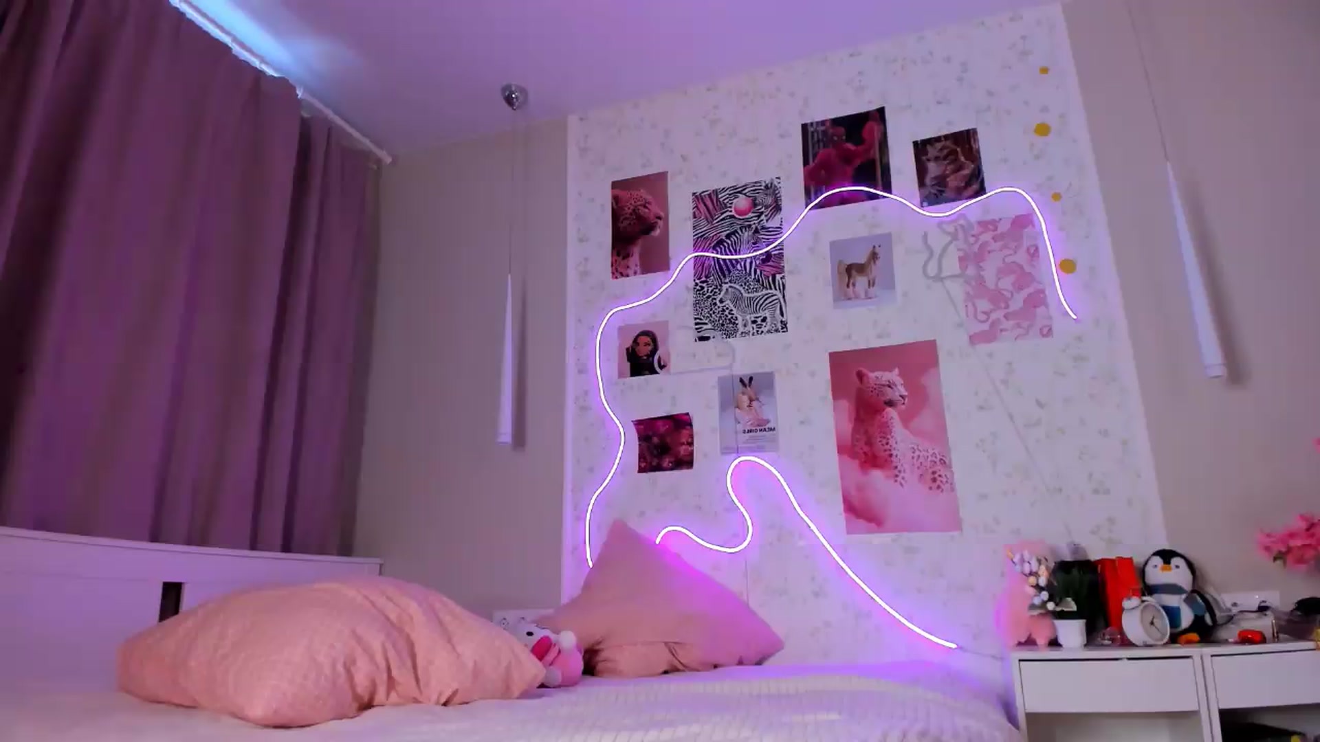Gallery image thumbnail from Aln_Xxx's myfreecams stream on, 06/03/2026, 10:20 image 9 of 20