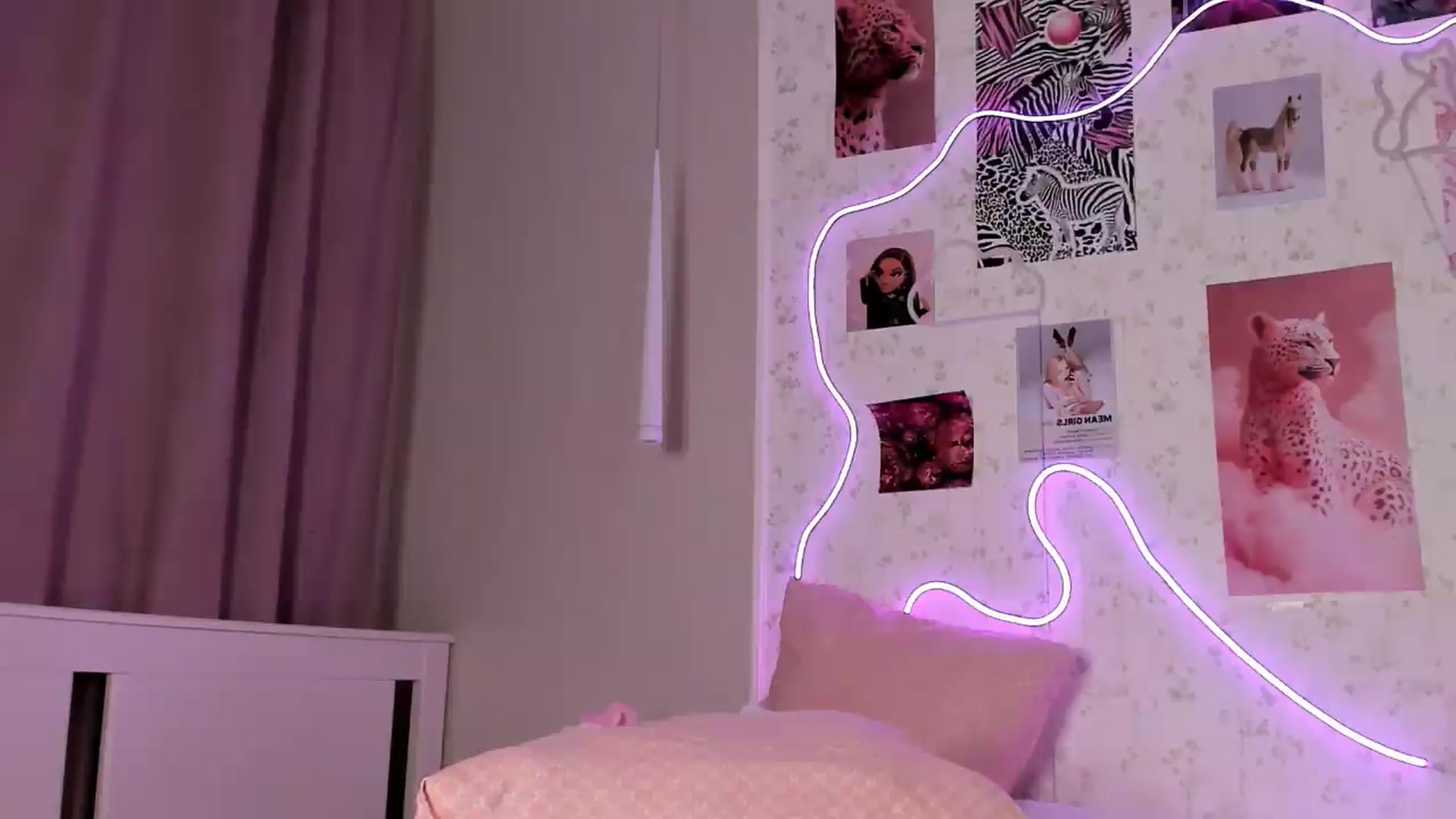 Gallery image thumbnail from Aln_Xxx's myfreecams stream on, 06/09/2026, 07:11 image 10 of 20