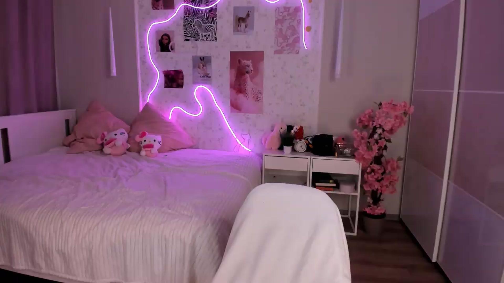 Gallery image thumbnail from Aln_Xxx's myfreecams stream on, 06/25/2026, 10:02 image 2 of 20