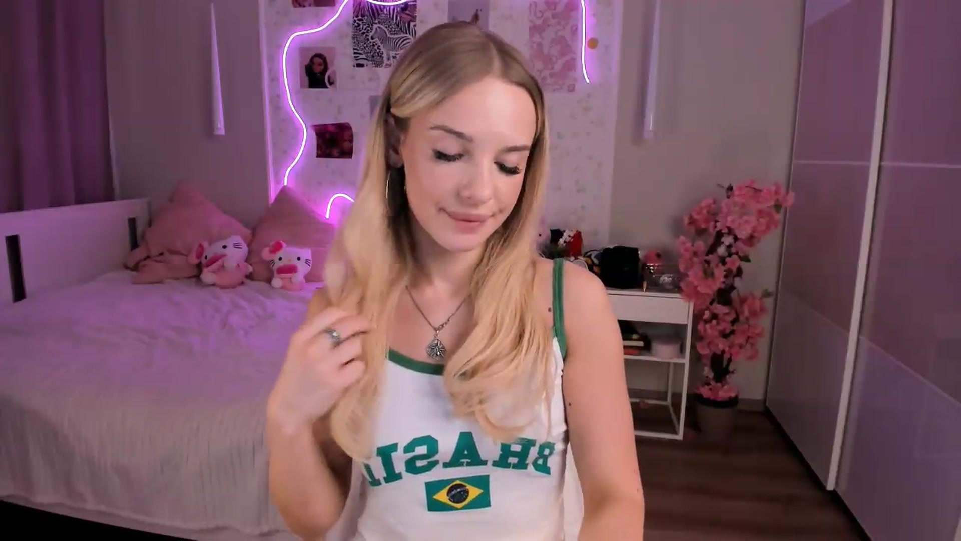 Gallery image thumbnail from Aln_Xxx's myfreecams stream on, 06/25/2026, 10:02 image 16 of 20
