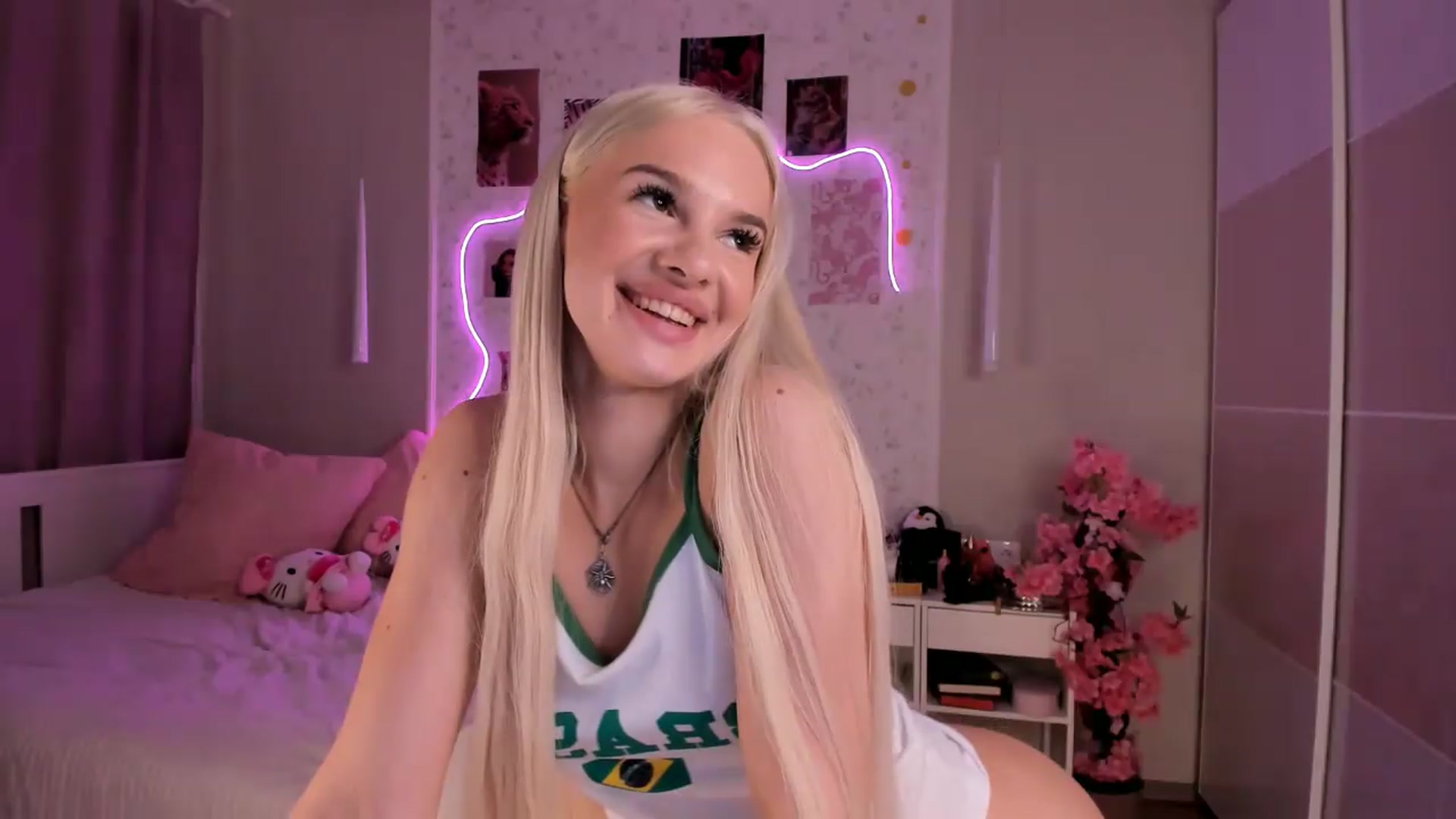 Gallery image thumbnail from Aln_Xxx's myfreecams stream on, 07/16/2026, 10:05 image 10 of 20