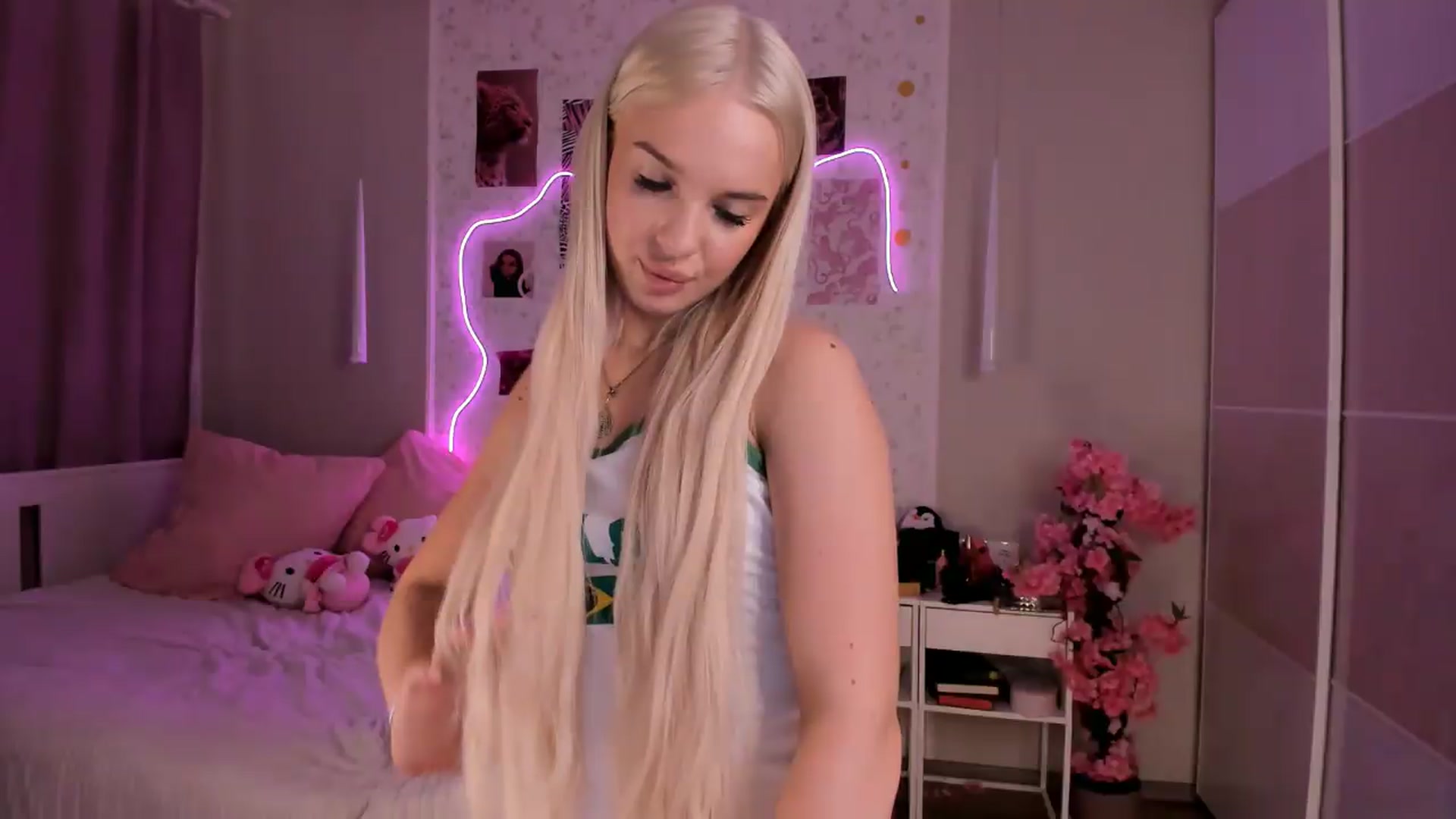 Gallery image thumbnail from Aln_Xxx's myfreecams stream on, 07/16/2026, 10:05 image 13 of 20