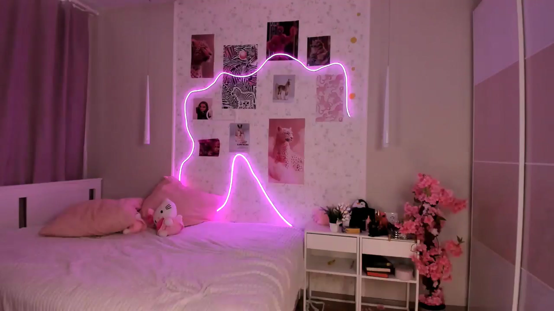 Gallery image thumbnail from Aln_Xxx's myfreecams stream on, 07/17/2026, 09:56 image 14 of 20