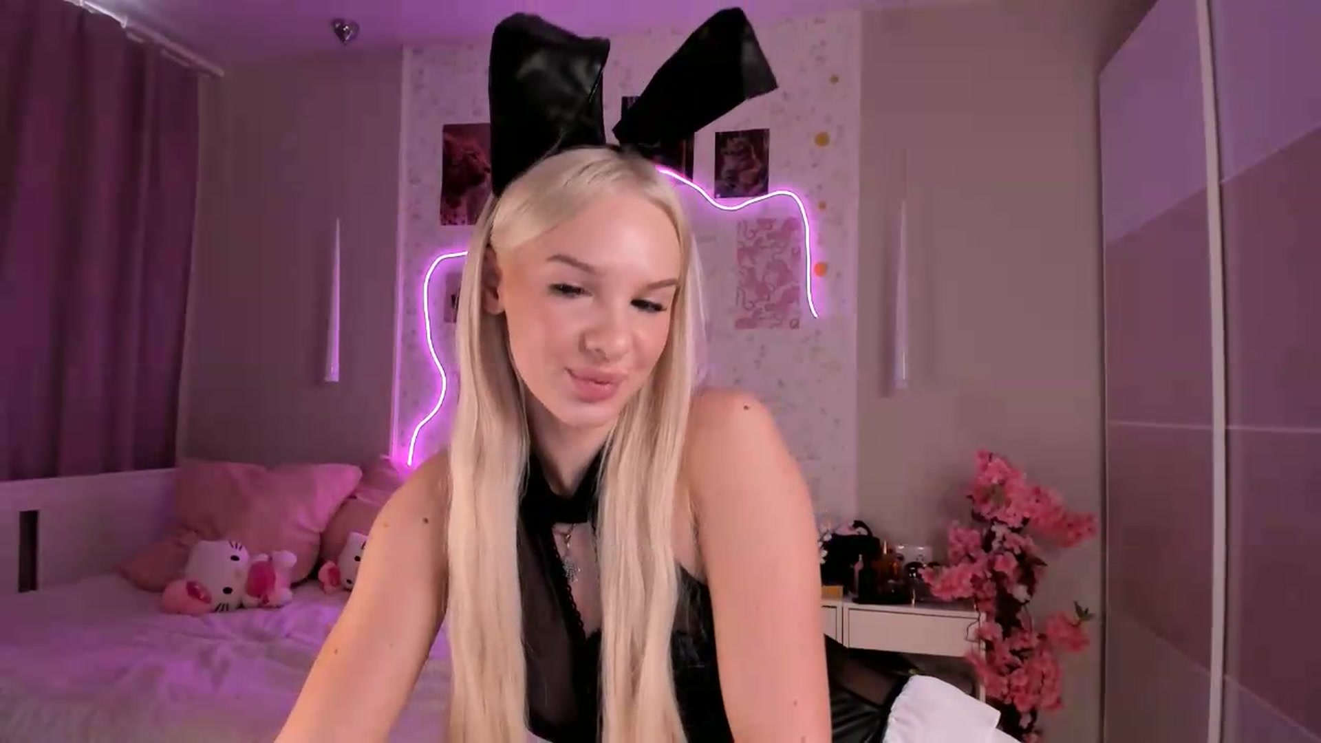 Gallery image thumbnail from Aln_Xxx's myfreecams stream on, 07/19/2026, 10:26 image 3 of 20