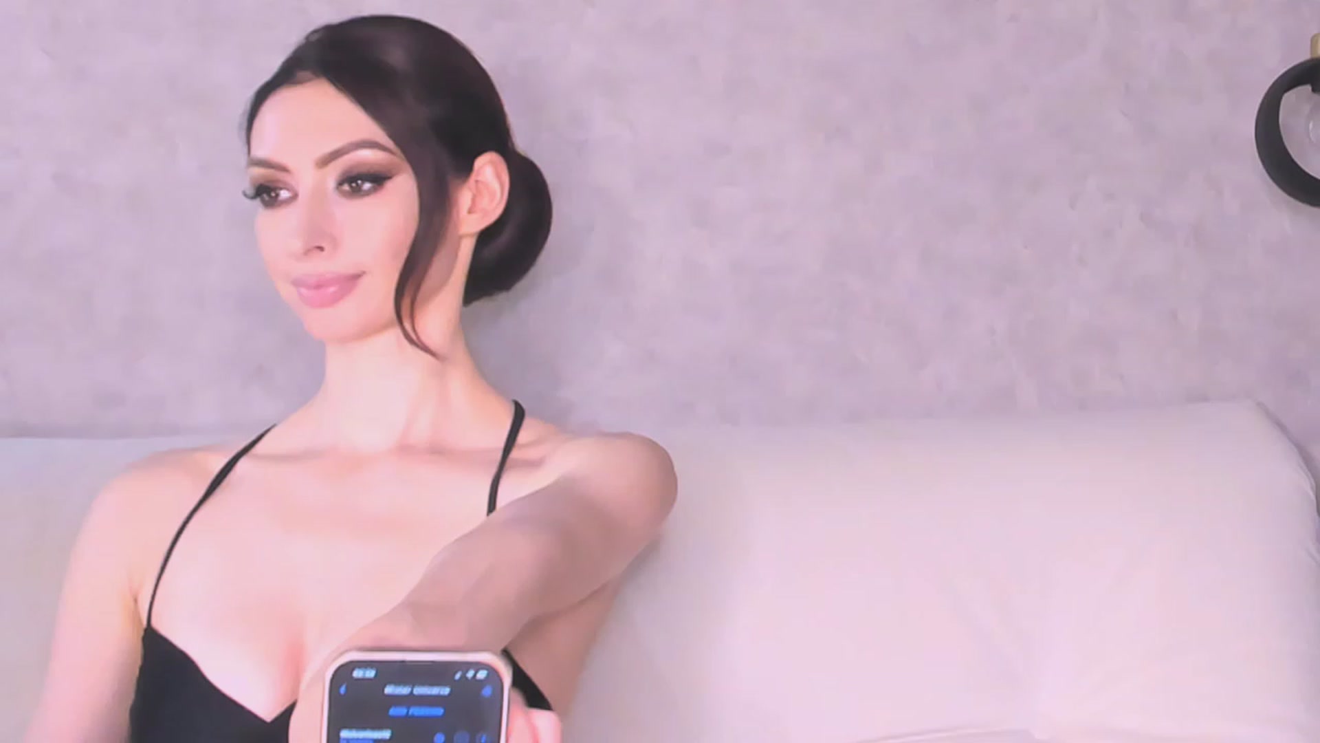 Gallery image thumbnail from AloeVera's myfreecams stream on, 06/11/2023, 01:08 image 3 of 20