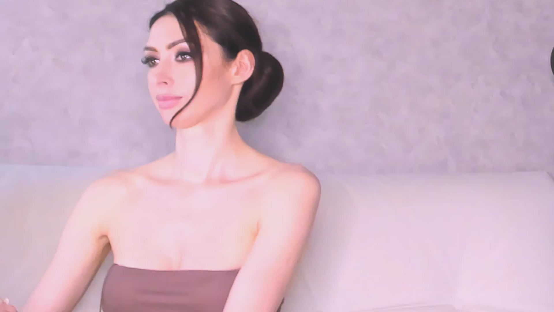 Gallery image thumbnail from AloeVera's myfreecams stream on, 06/17/2023, 01:20 image 5 of 20