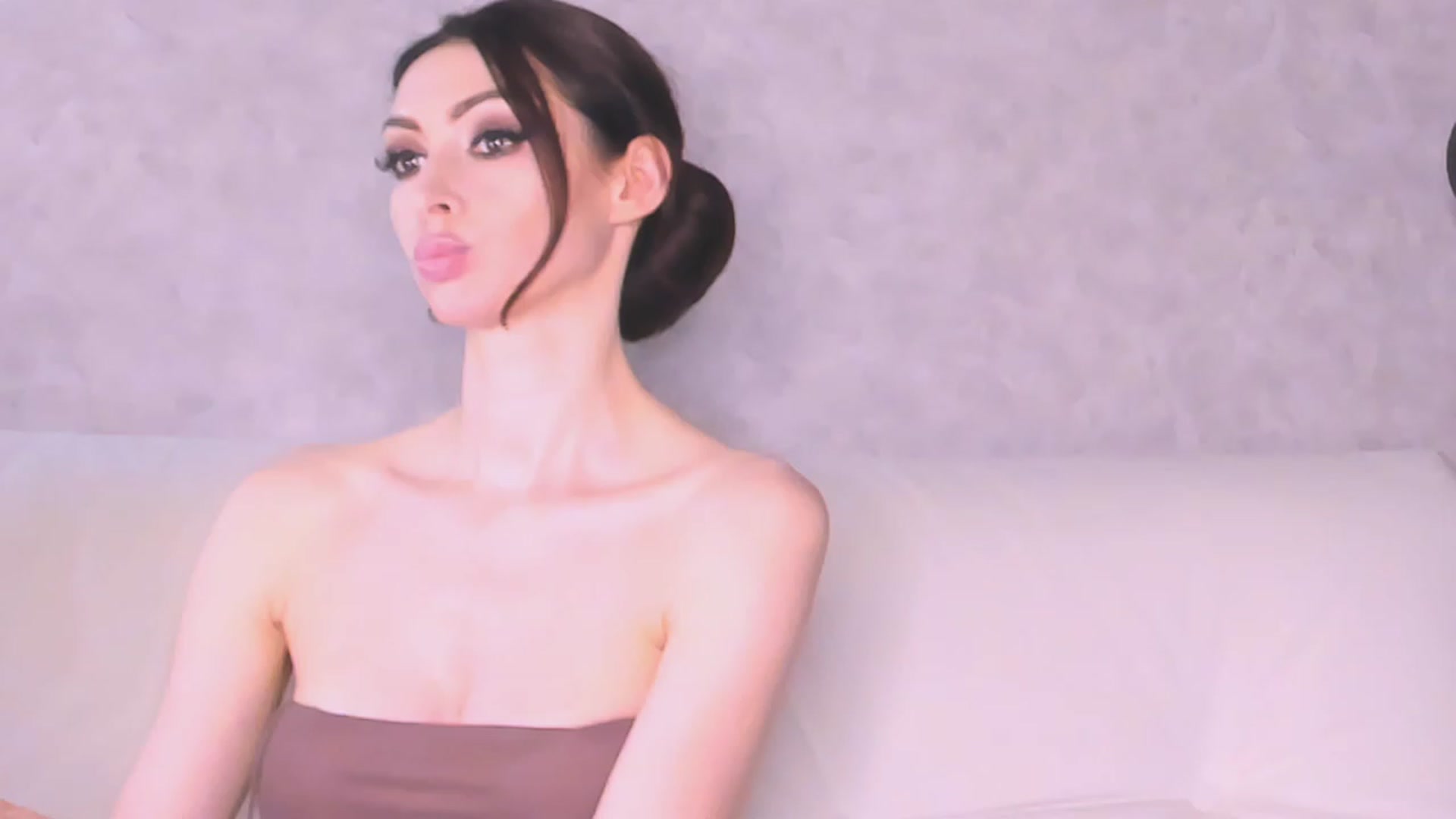 Gallery image thumbnail from AloeVera's myfreecams stream on, 06/17/2023, 01:20 image 7 of 20