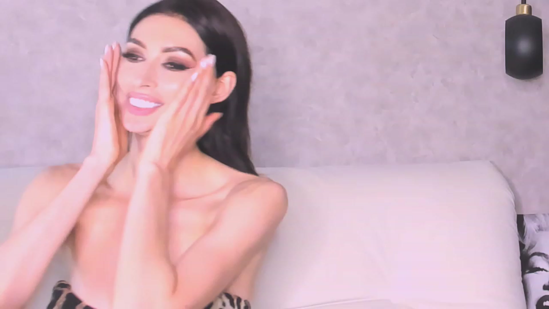 Gallery image thumbnail from AloeVera's myfreecams stream on, 08/04/2023, 24:49 image 6 of 20