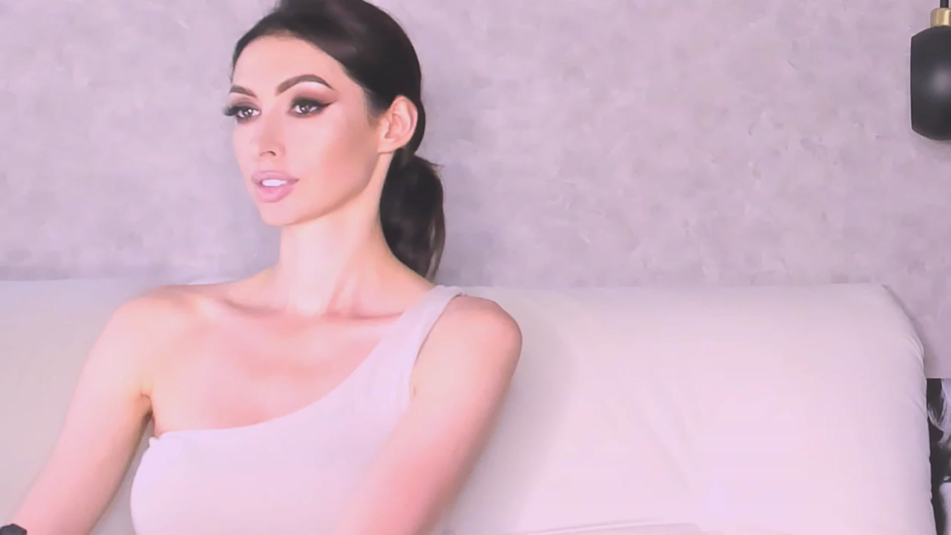 Gallery image thumbnail from AloeVera's myfreecams stream on, 08/06/2023, 23:32 image 4 of 20