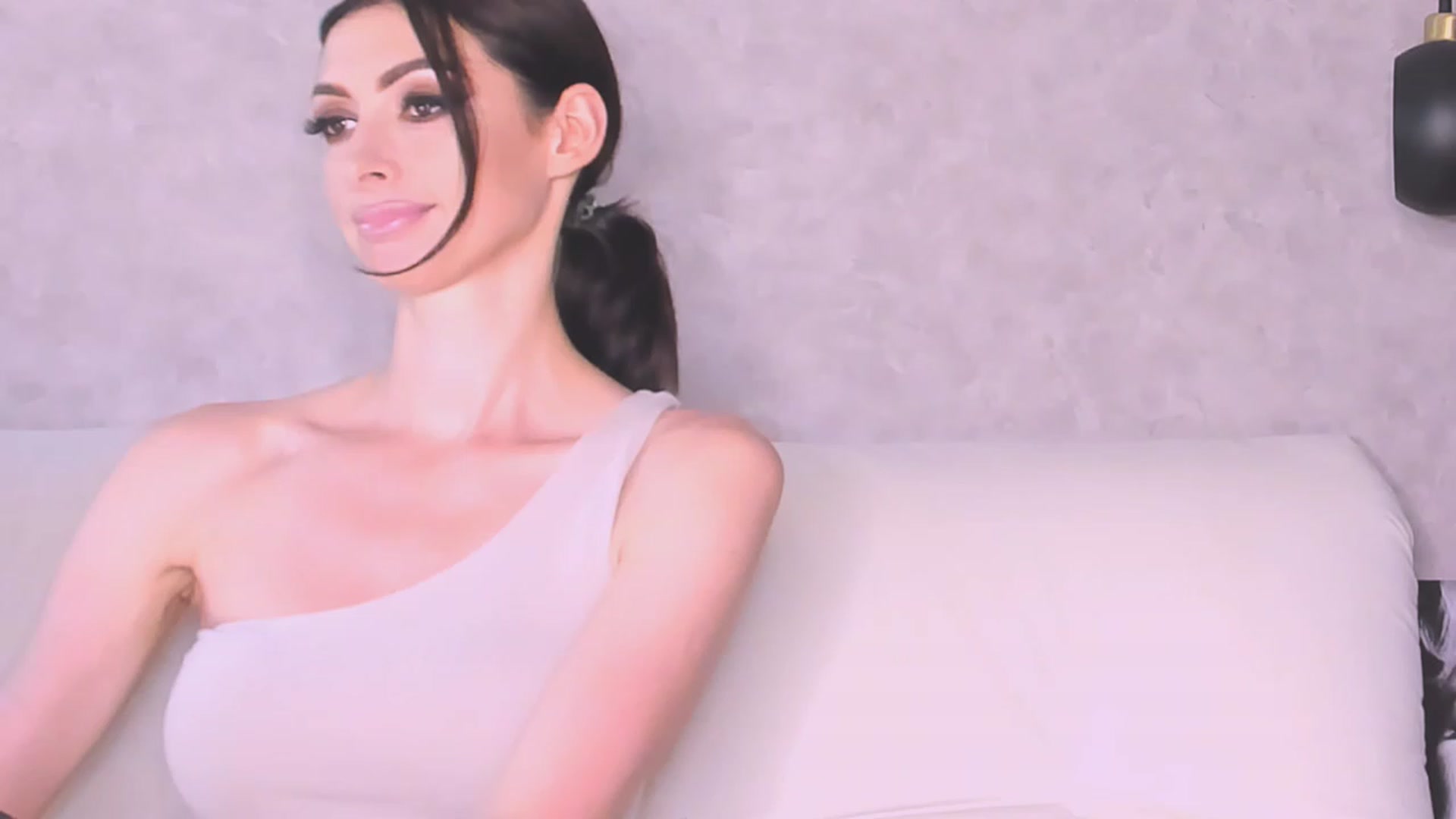 Gallery image thumbnail from AloeVera's myfreecams stream on, 08/06/2023, 23:32 image 17 of 20