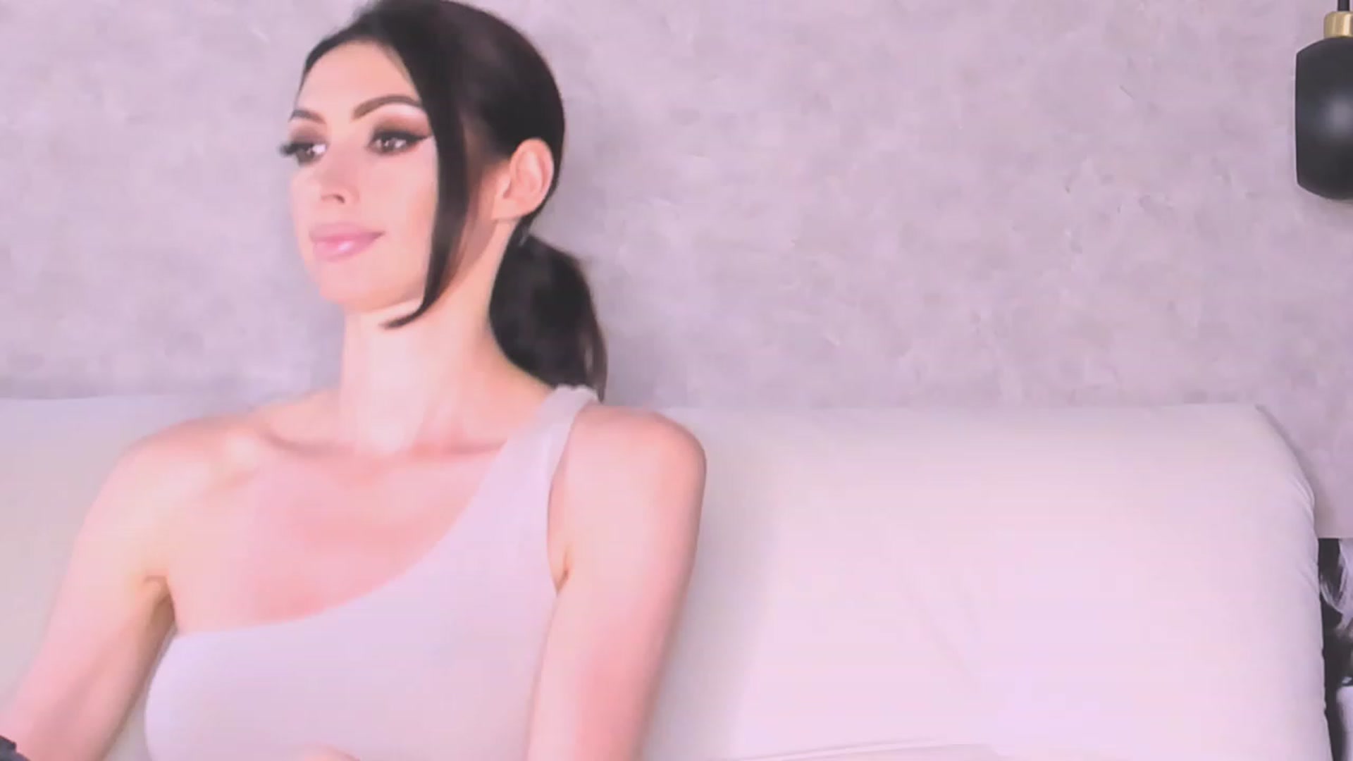 Gallery image thumbnail from AloeVera's myfreecams stream on, 08/06/2023, 23:32 image 1 of 20