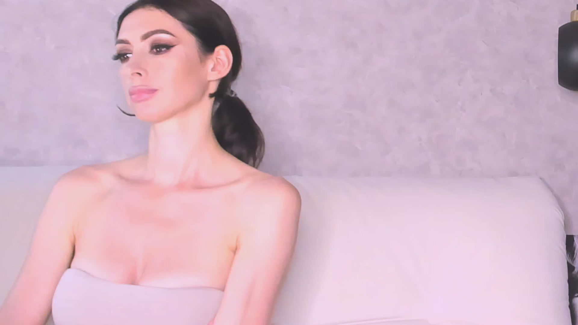 Gallery image thumbnail from AloeVera's myfreecams stream on, 08/07/2023, 01:03 image 12 of 20