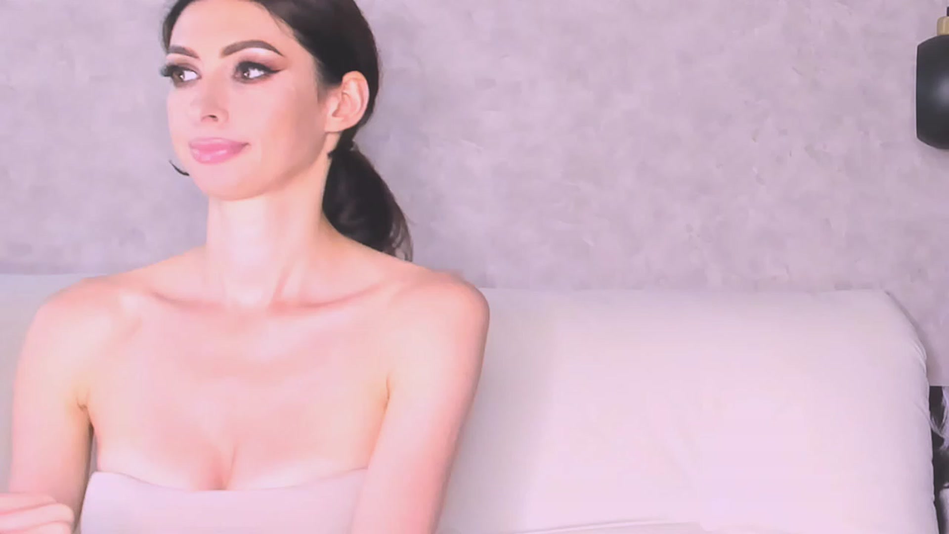 Gallery image thumbnail from AloeVera's myfreecams stream on, 08/07/2023, 01:03 image 2 of 20