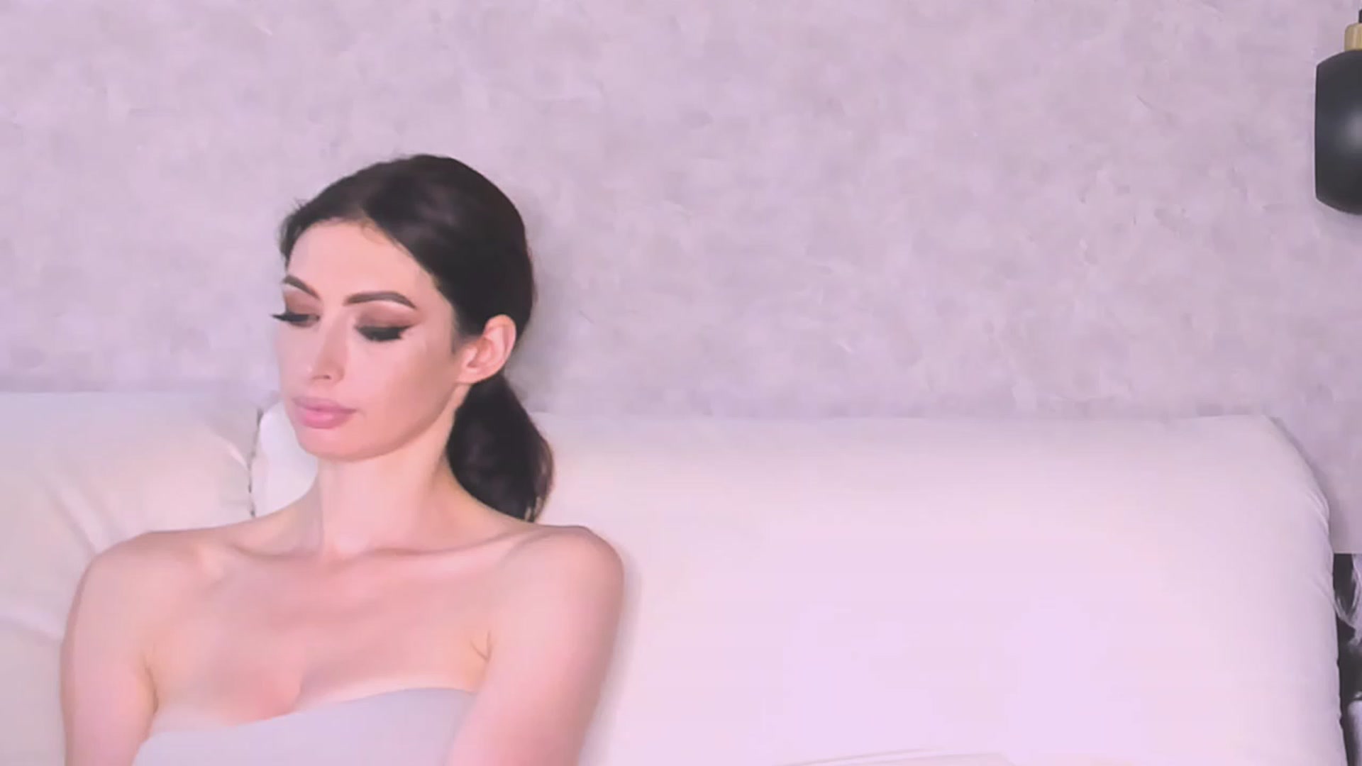Gallery image thumbnail from AloeVera's myfreecams stream on, 08/07/2023, 01:03 image 15 of 20
