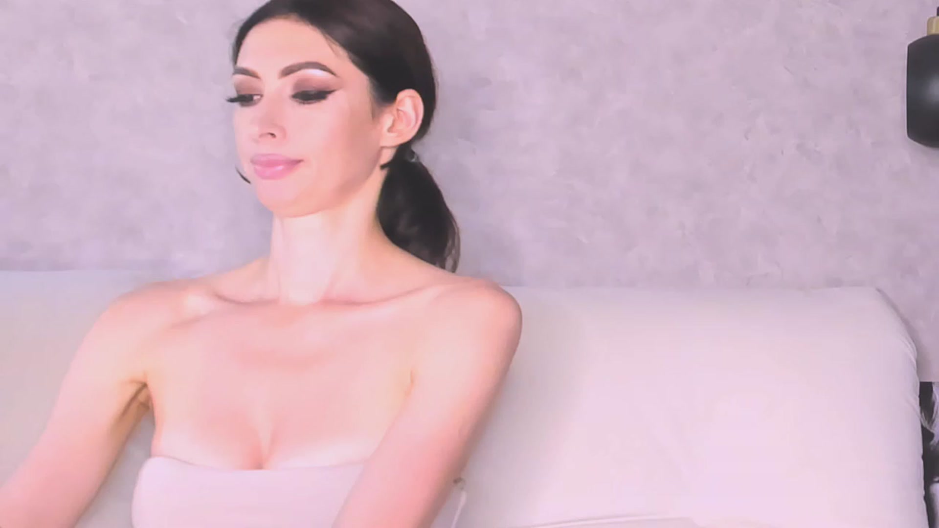 Gallery image thumbnail from AloeVera's myfreecams stream on, 08/07/2023, 01:03 image 8 of 20