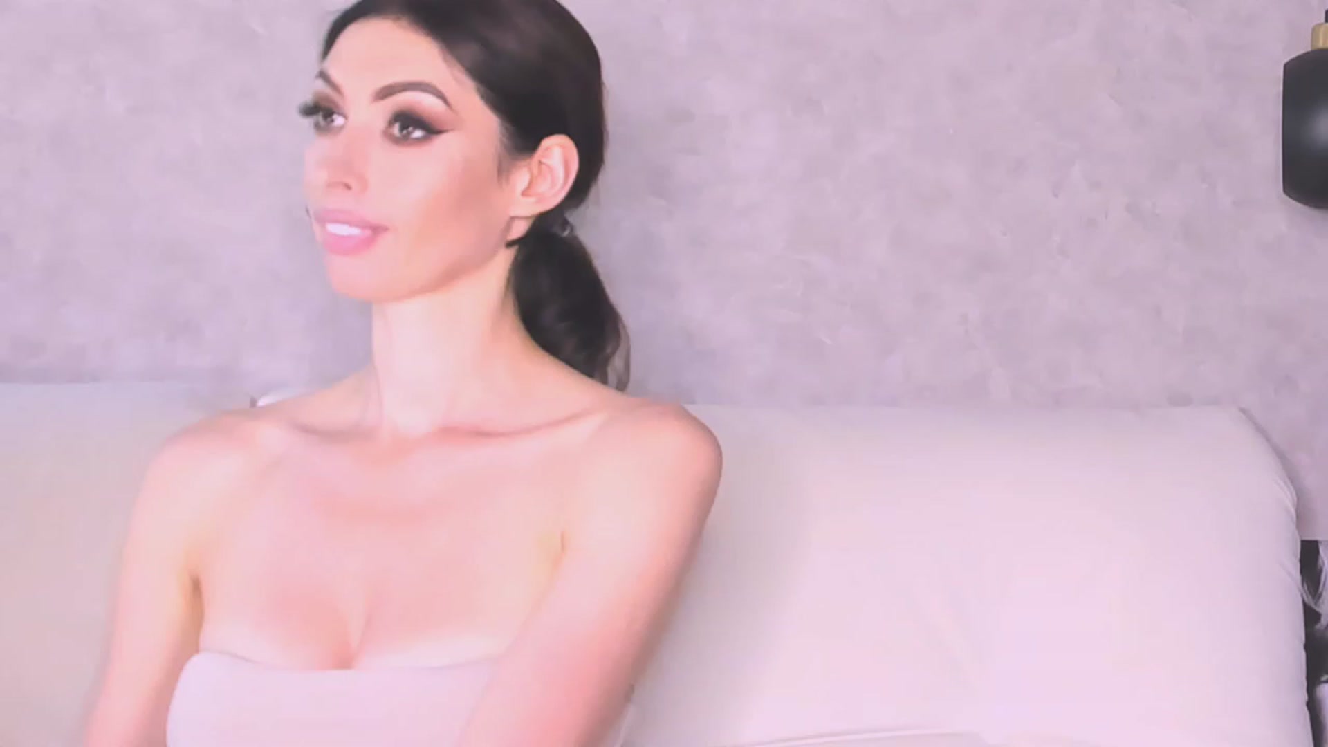 Gallery image thumbnail from AloeVera's myfreecams stream on, 08/07/2023, 01:03 image 7 of 20