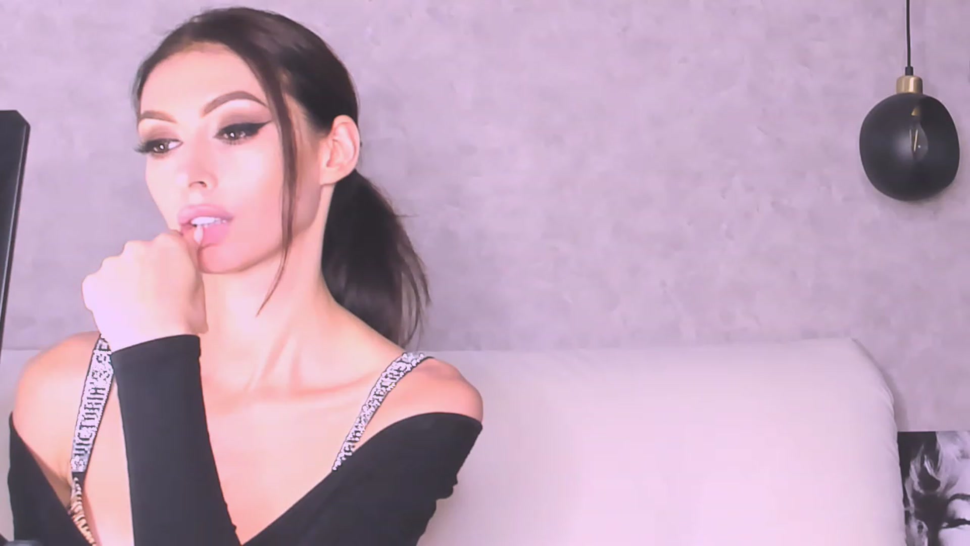 Gallery image thumbnail from AloeVera's myfreecams stream on, 10/02/2023, 01:28 image 4 of 20