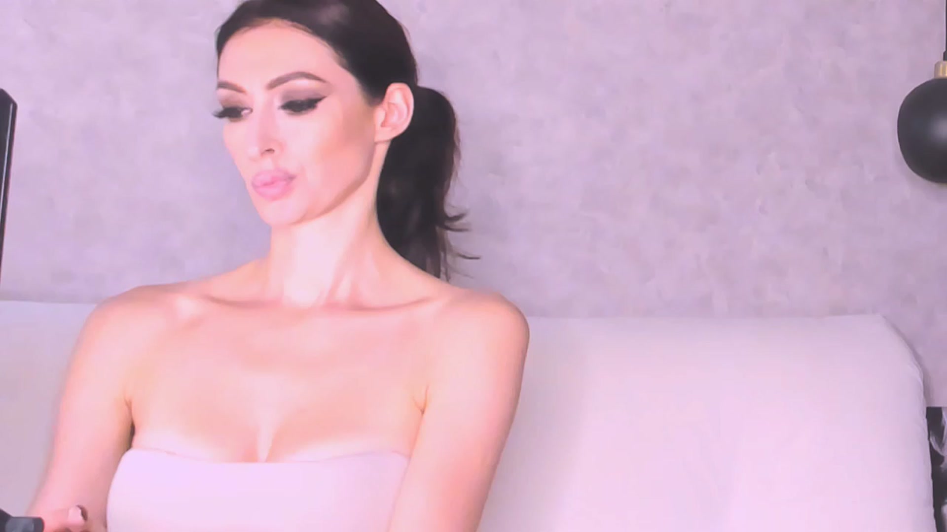 Gallery image thumbnail from AloeVera's myfreecams stream on, 10/13/2023, 24:12 image 9 of 20
