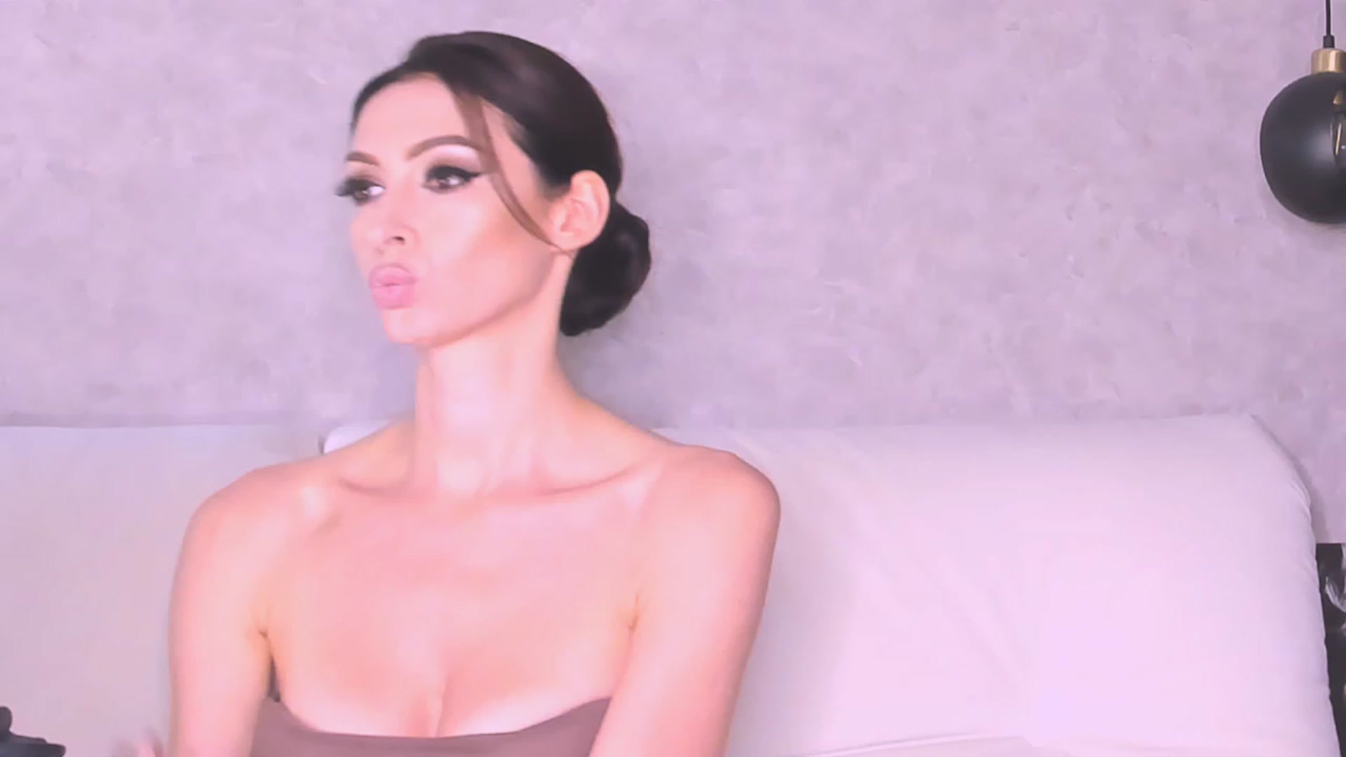 Gallery image thumbnail from AloeVera's myfreecams stream on, 10/14/2023, 24:11 image 19 of 20