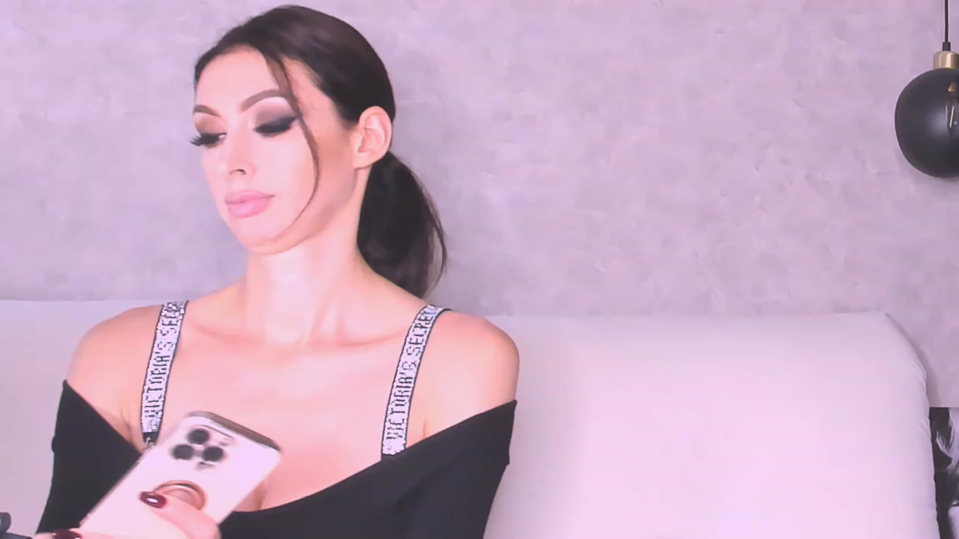 Gallery image thumbnail from AloeVera's myfreecams stream on, 10/16/2023, 24:48 image 10 of 20