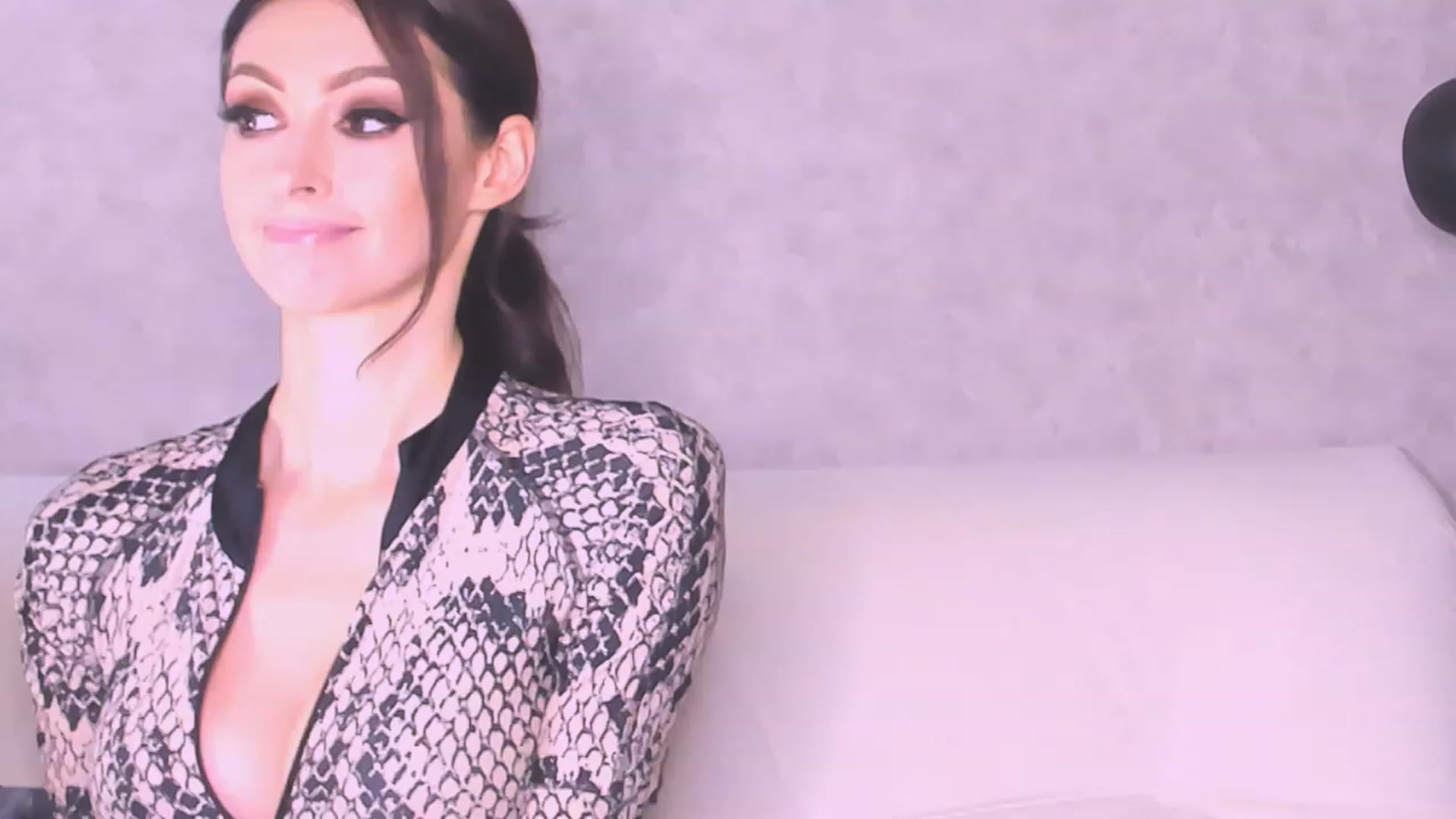 Gallery image thumbnail from AloeVera's myfreecams stream on, 11/06/2023, 01:02 image 2 of 20