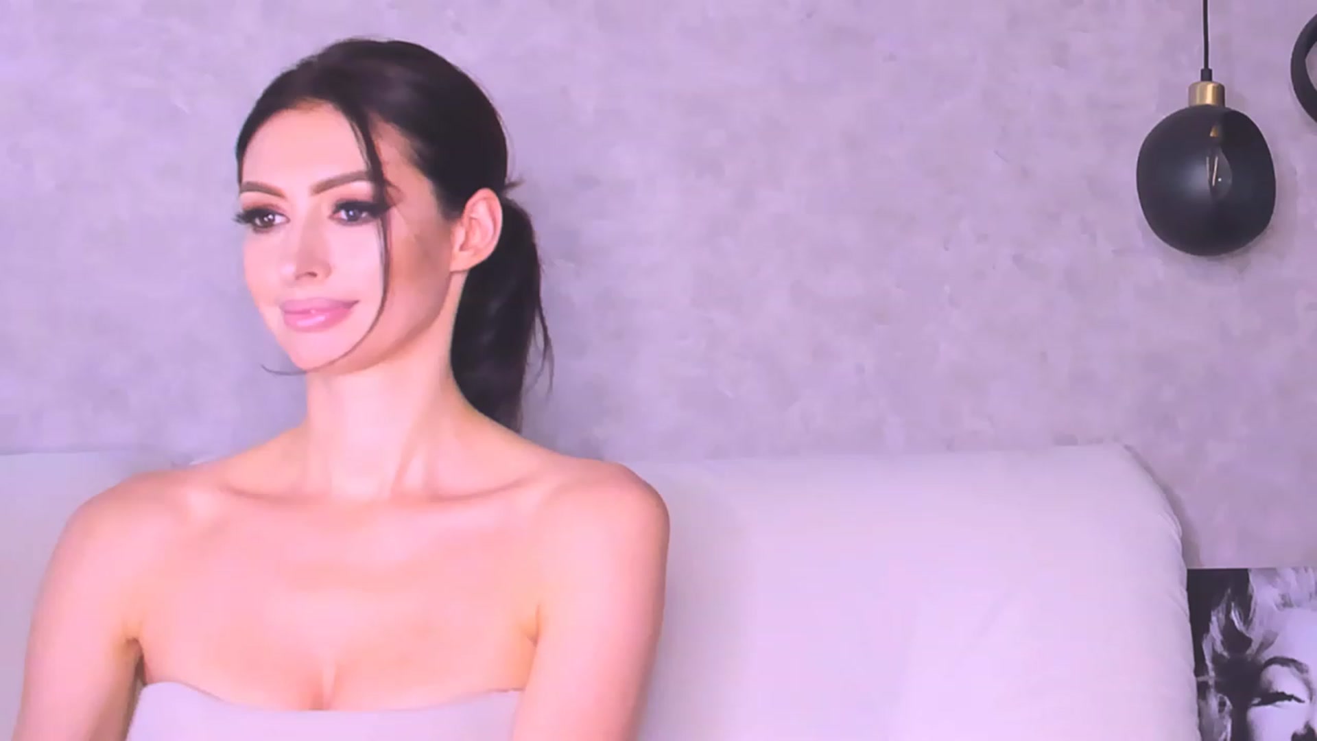 Gallery image thumbnail from AloeVera's myfreecams stream on, 11/17/2023, 01:46 image 4 of 20