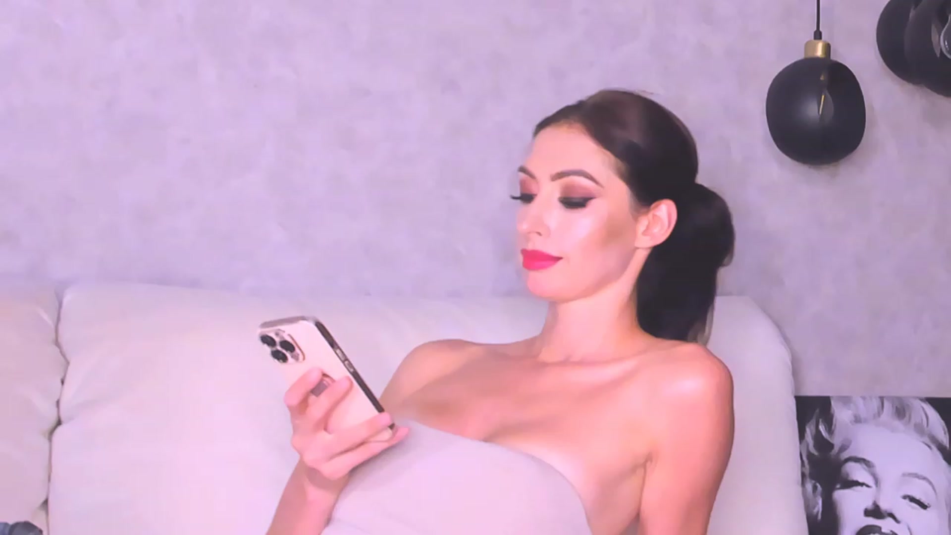 Gallery image thumbnail from AloeVera's myfreecams stream on, 12/31/2023, 24:54 image 17 of 20