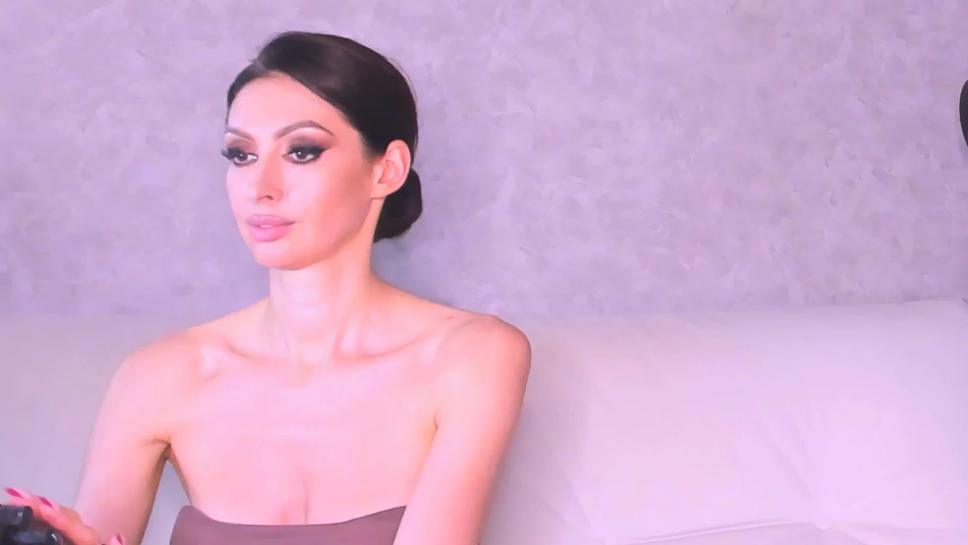 Gallery image thumbnail from AloeVera's myfreecams stream on, 07/27/2024, 02:41 image 4 of 20