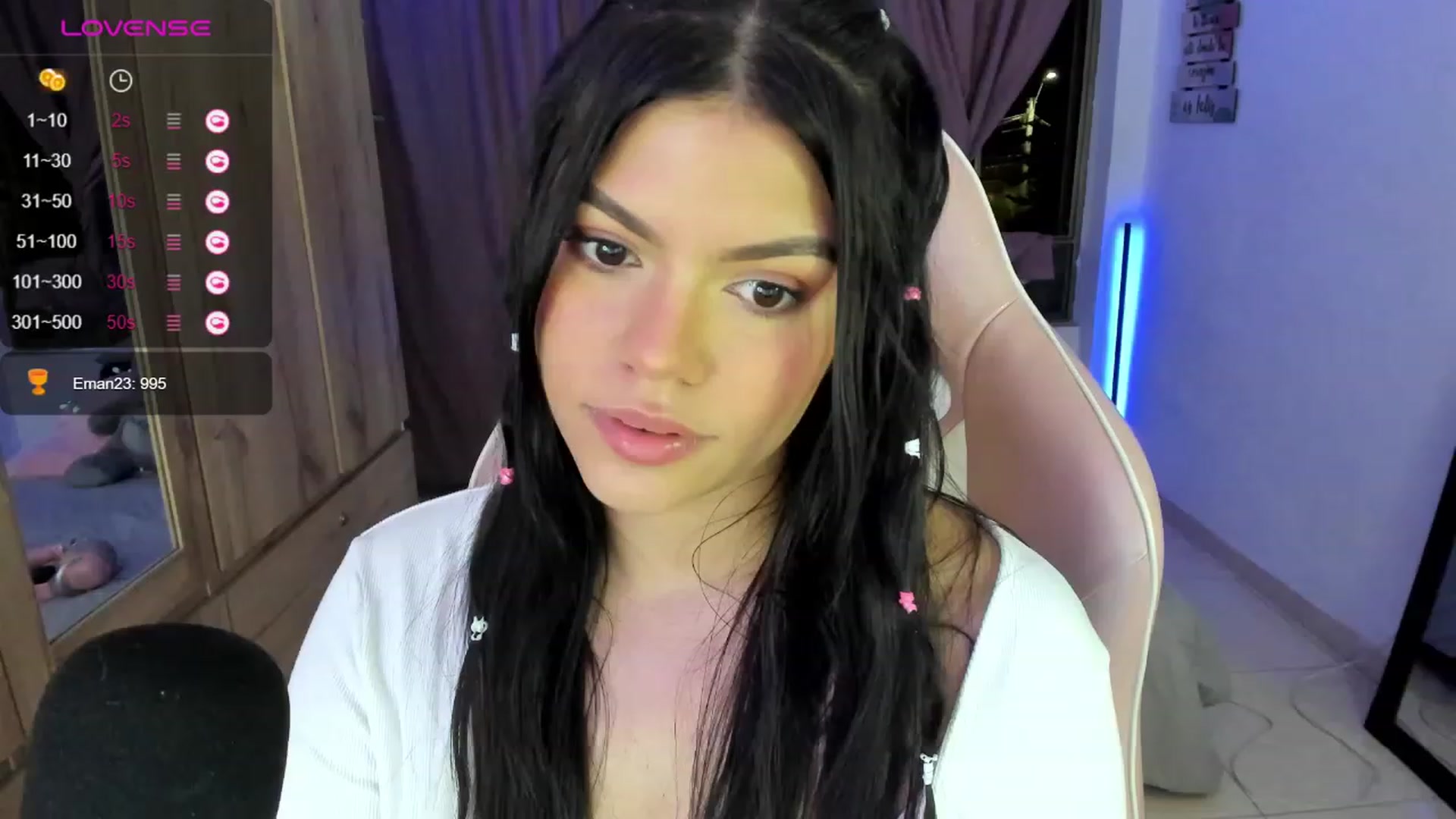 Gallery image thumbnail from Alondra_sweet's myfreecams stream on, 09/25/2023, 07:46 image 7 of 20