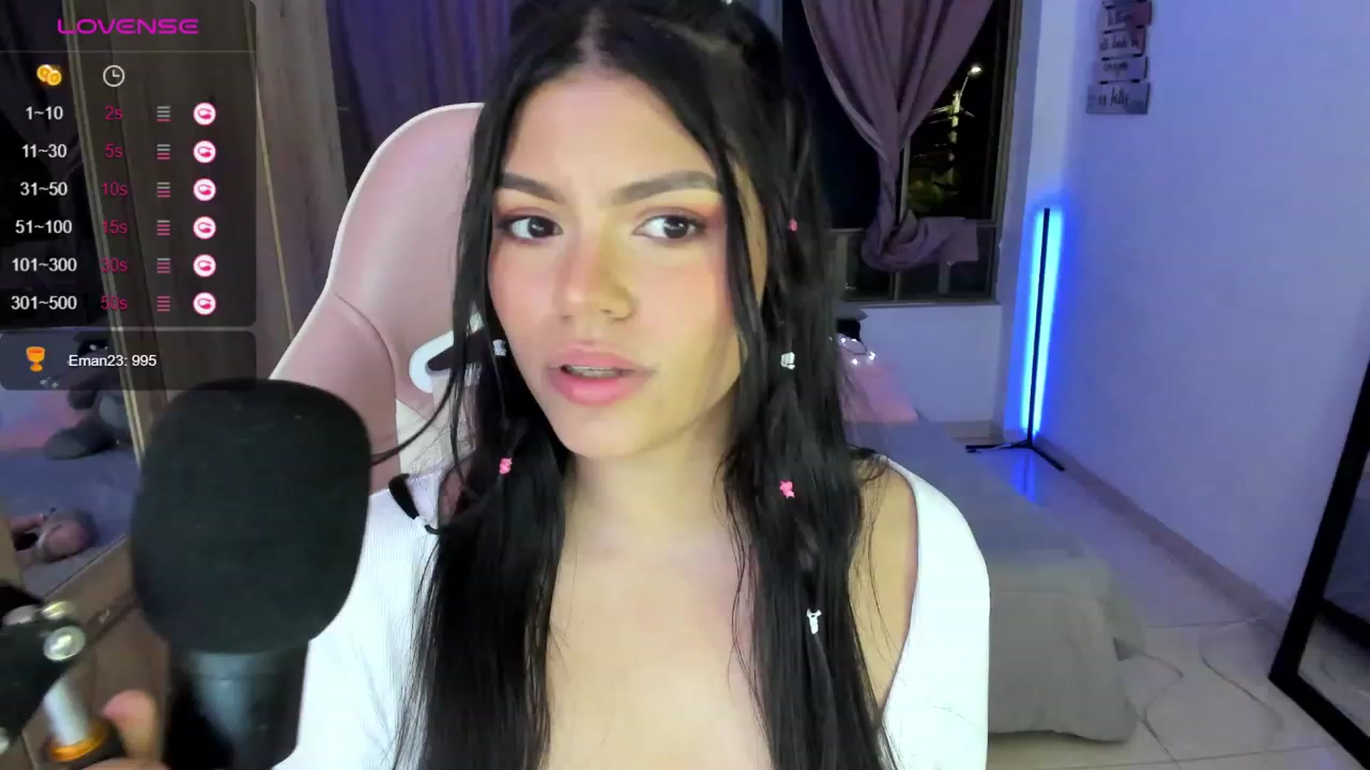 Gallery image thumbnail from Alondra_sweet's myfreecams stream on, 09/25/2023, 07:46 image 12 of 20