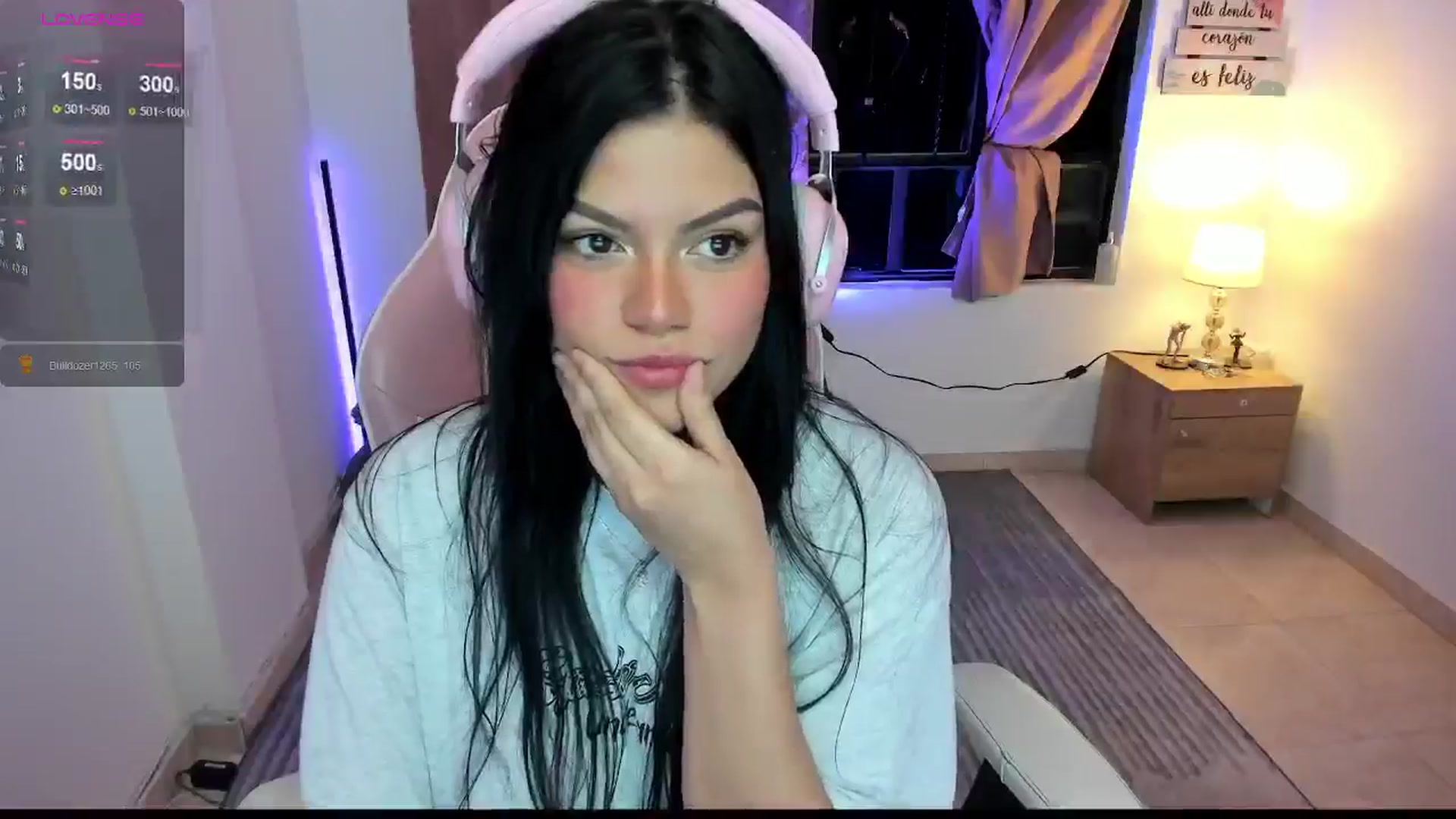 Gallery image thumbnail from Alondra_sweet's myfreecams stream on, 06/25/2024, 05:27 image 15 of 20