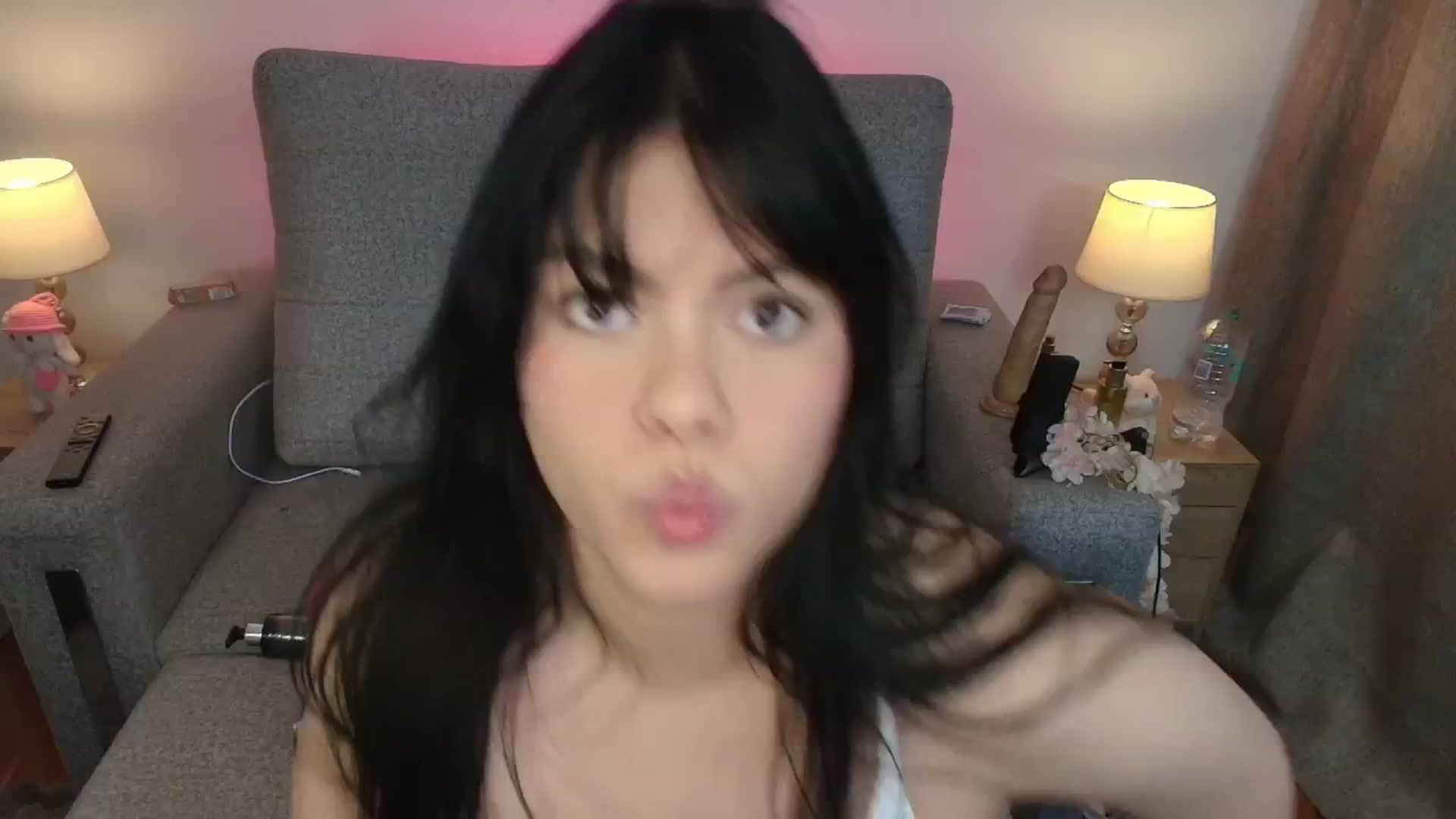 Gallery image thumbnail from Alondra_sweet's myfreecams stream on, 04/28/2026, 08:42 image 9 of 20