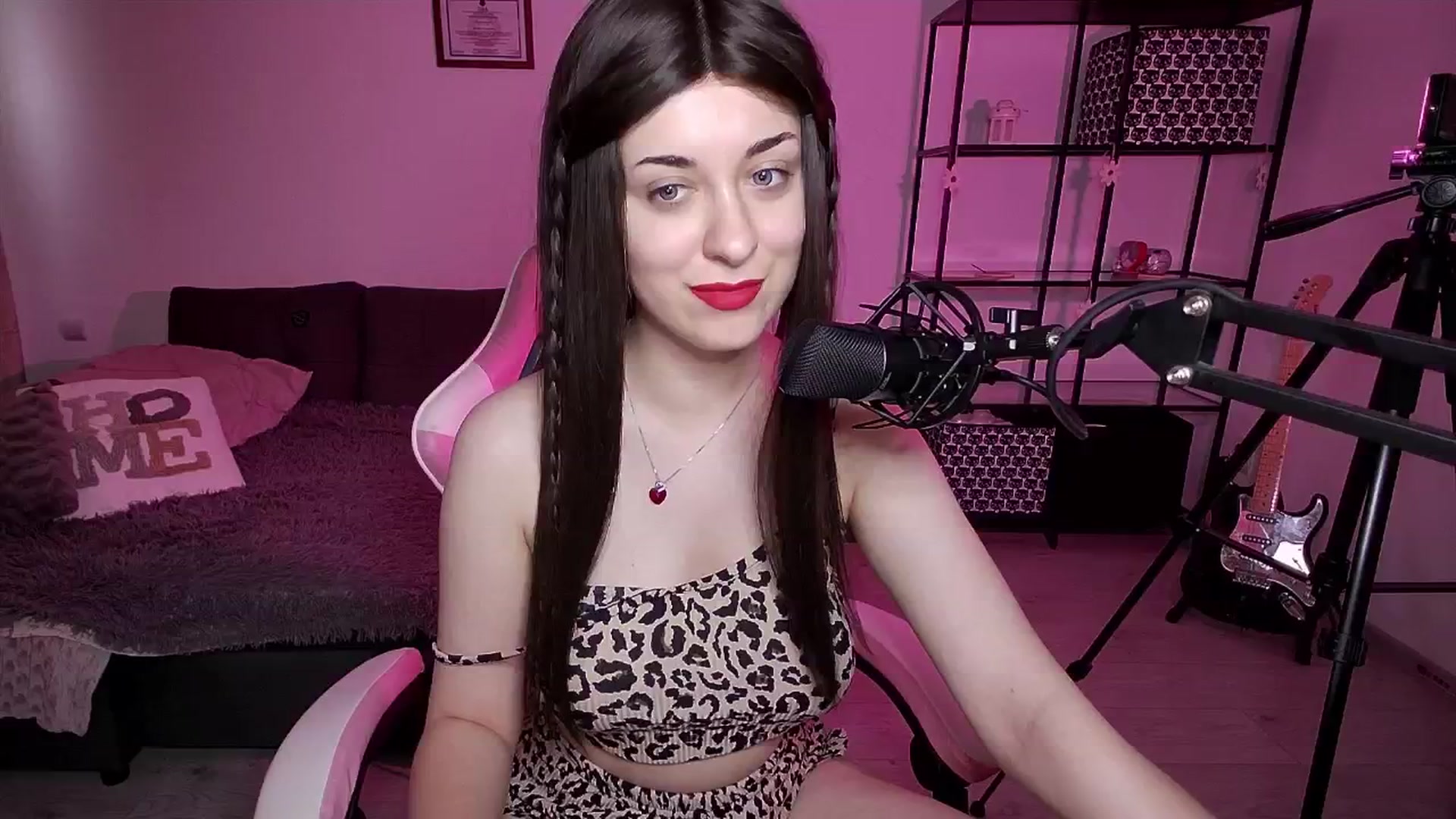 Gallery image thumbnail from Alora's myfreecams stream on, 07/16/2024, 14:52 image 15 of 20