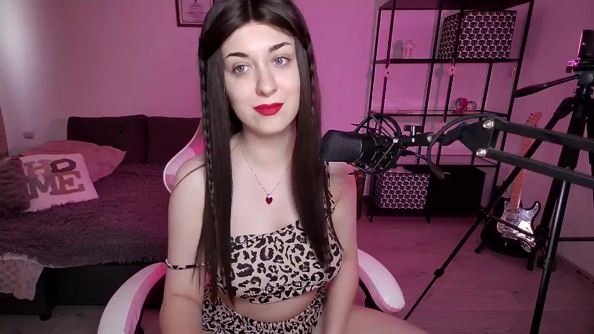 Gallery image thumbnail from Alora's myfreecams stream on, 07/16/2024, 14:52 image 1 of 20