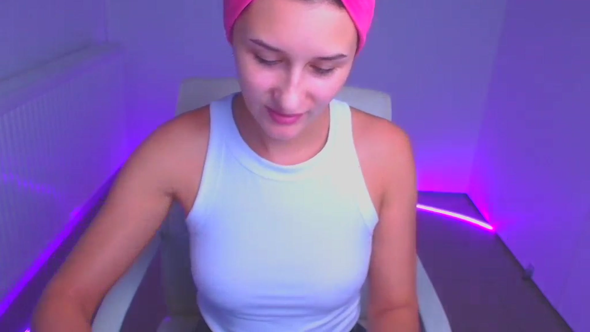 Gallery image thumbnail from Alpha_Love's myfreecams stream on, 12/26/2024, 11:40 image 10 of 20